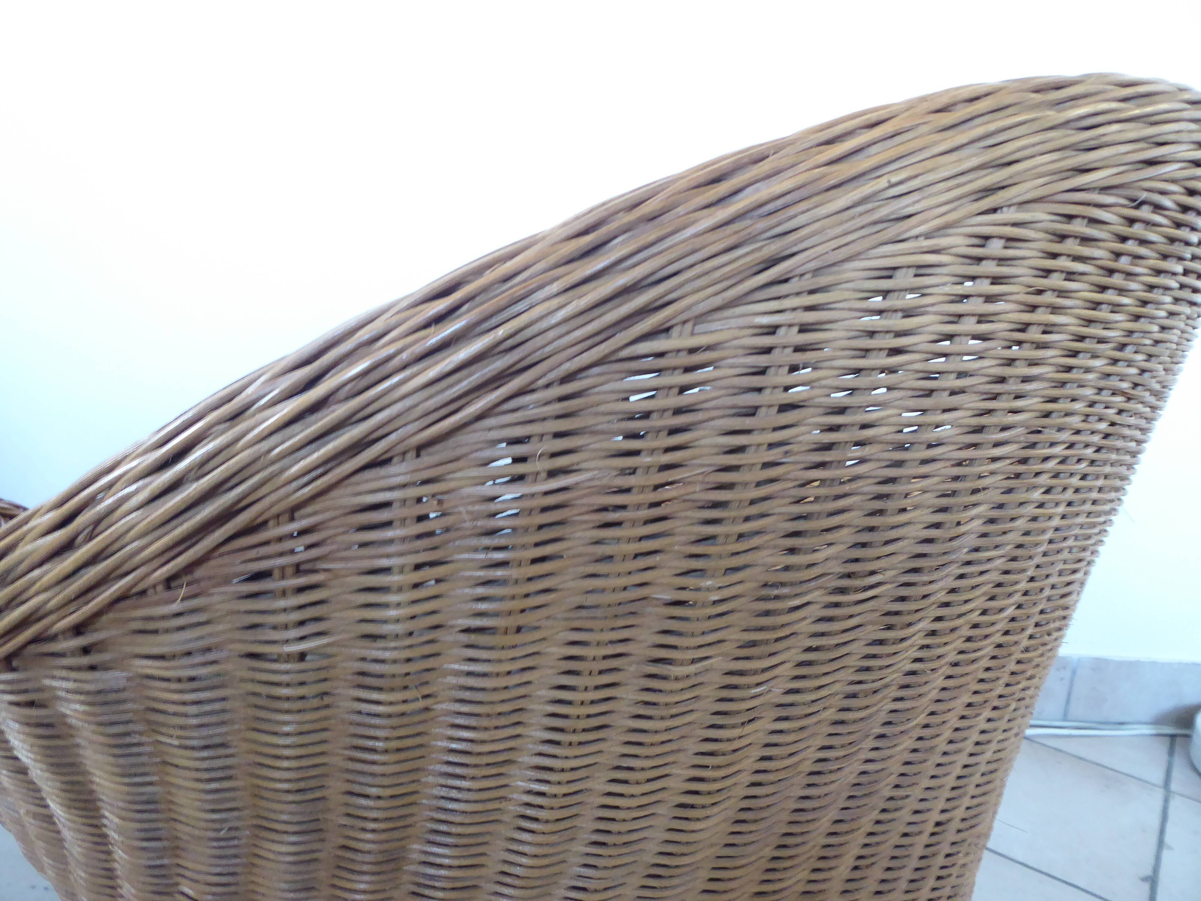 Wicker lotus armchair