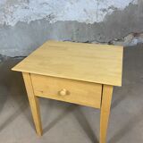 Paire de chevets en bois clair