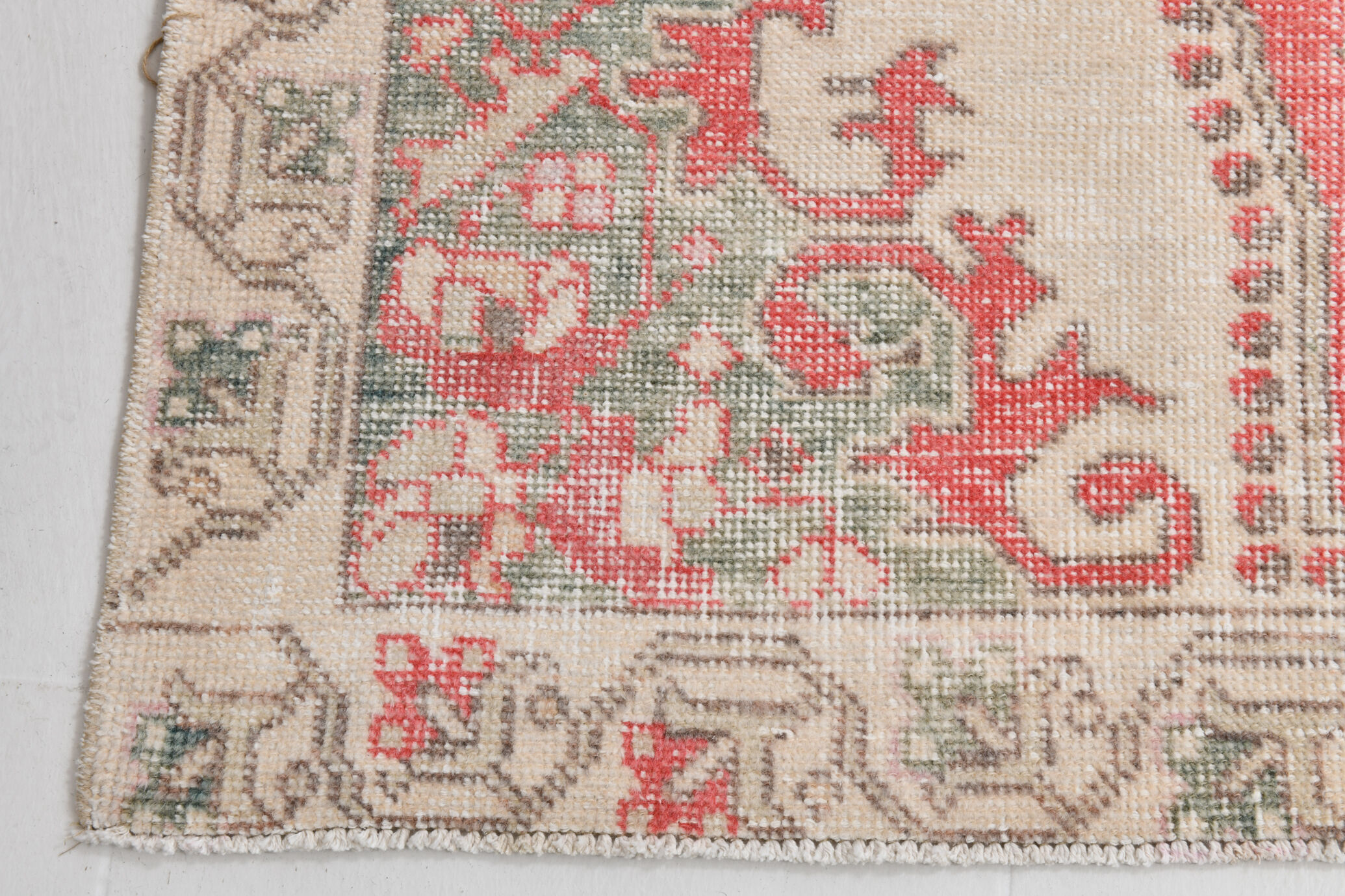 4x7 anatolian handmade vintage rug 215x138cm