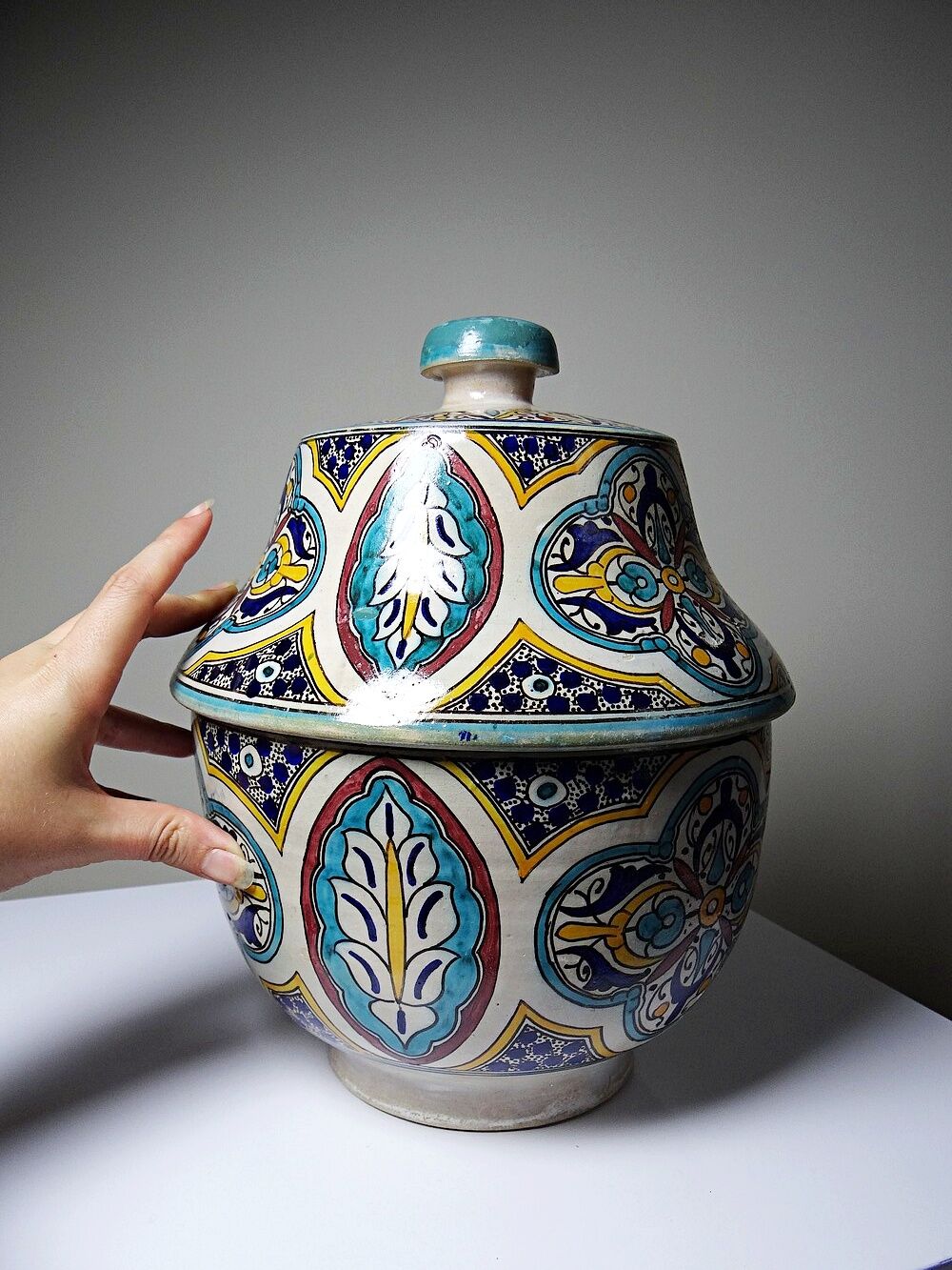 Large ancient jobana from Fes in polychrome faience, Morocco 20th century.