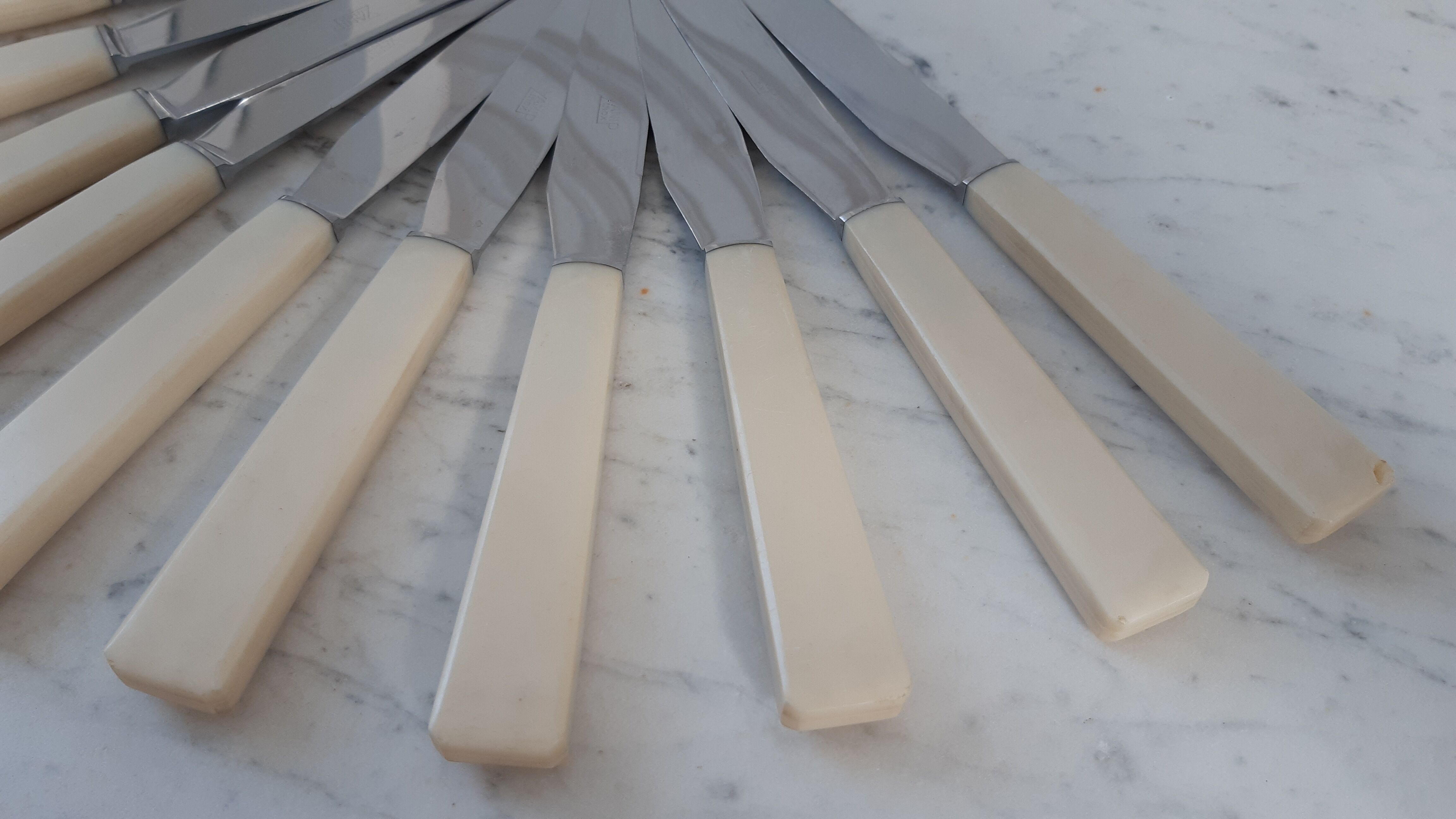 Set of 12 bakelite knives 70s