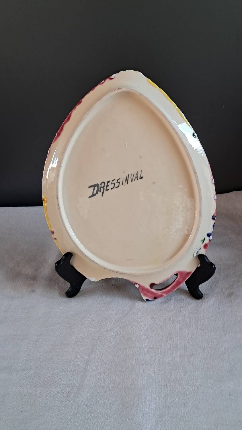 Ceramic plate dressing table