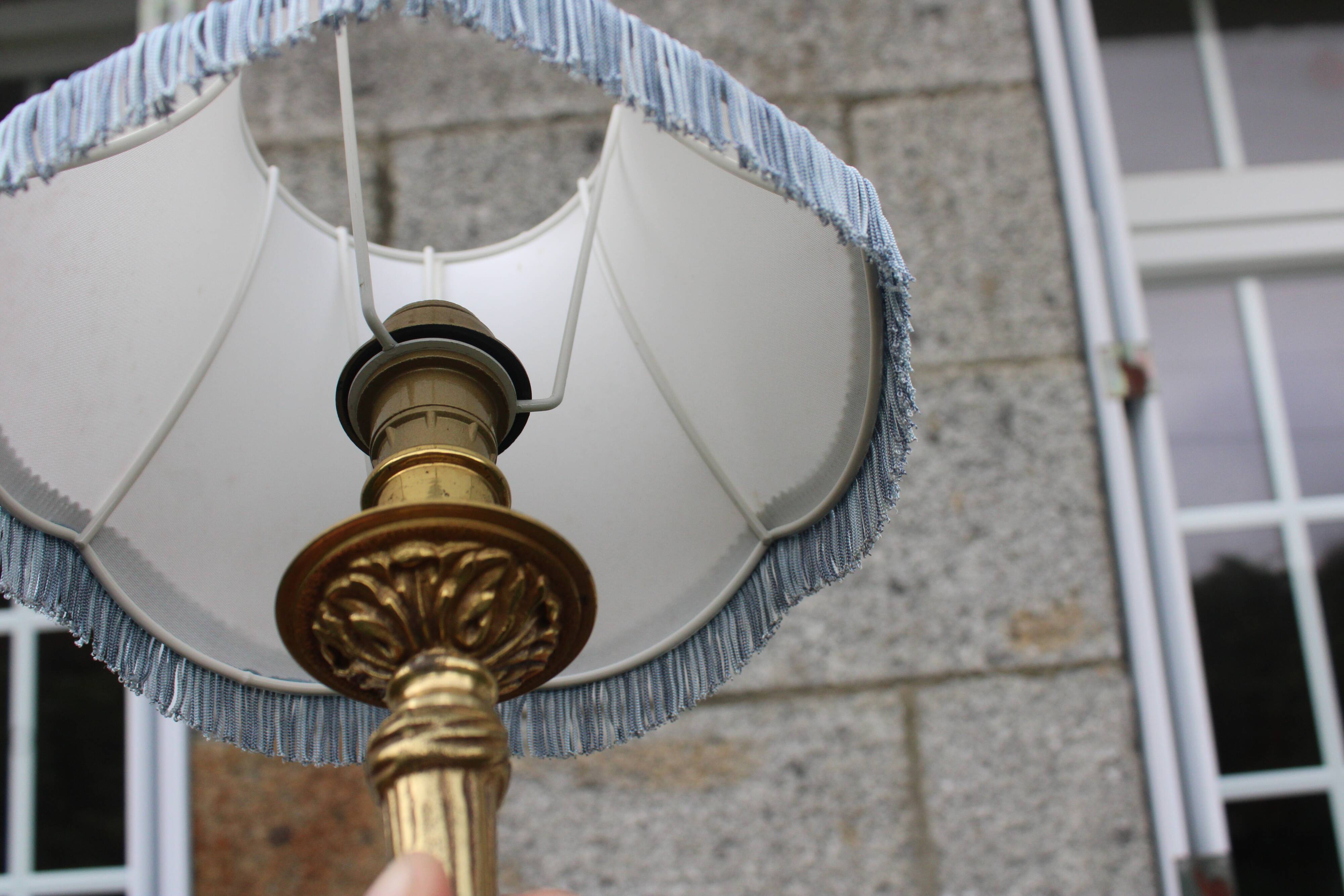 Vintage brass lamp with fringed shade – H35 cm, Ø20 cm