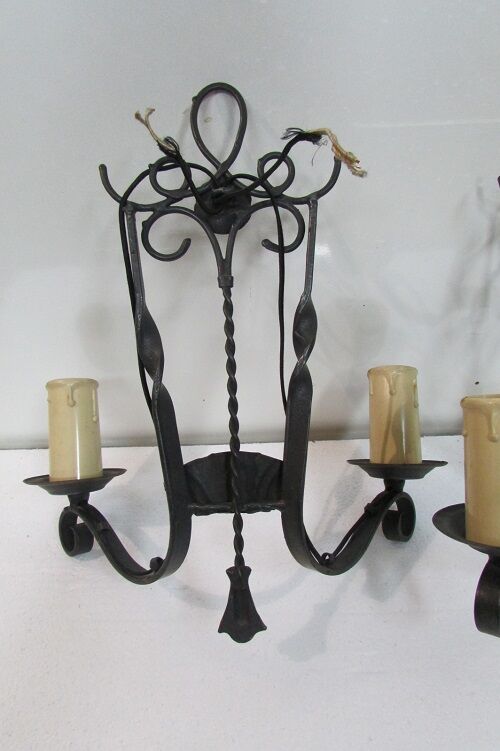 Paire d'appliques murales en fer couleur bronze