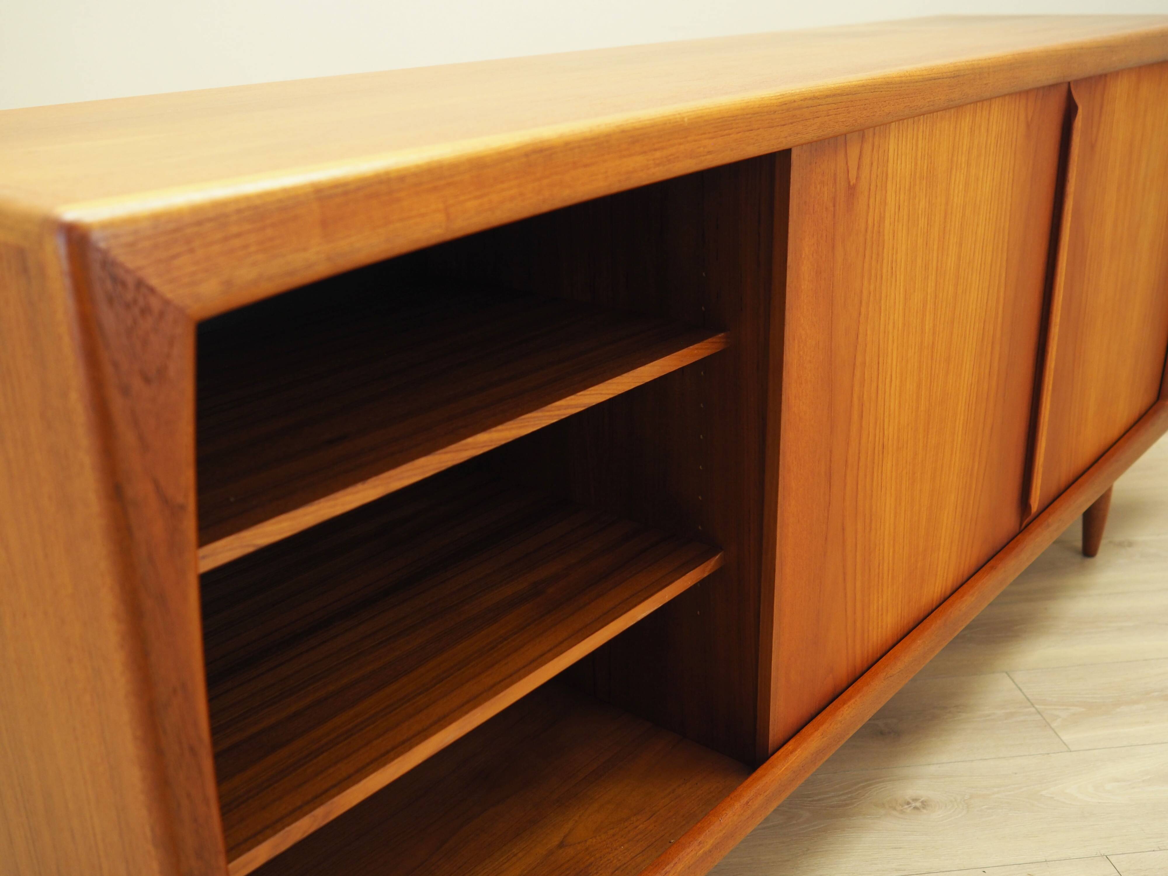Buffet en teck, design danois, années 1970, fabricant : Dyrlund