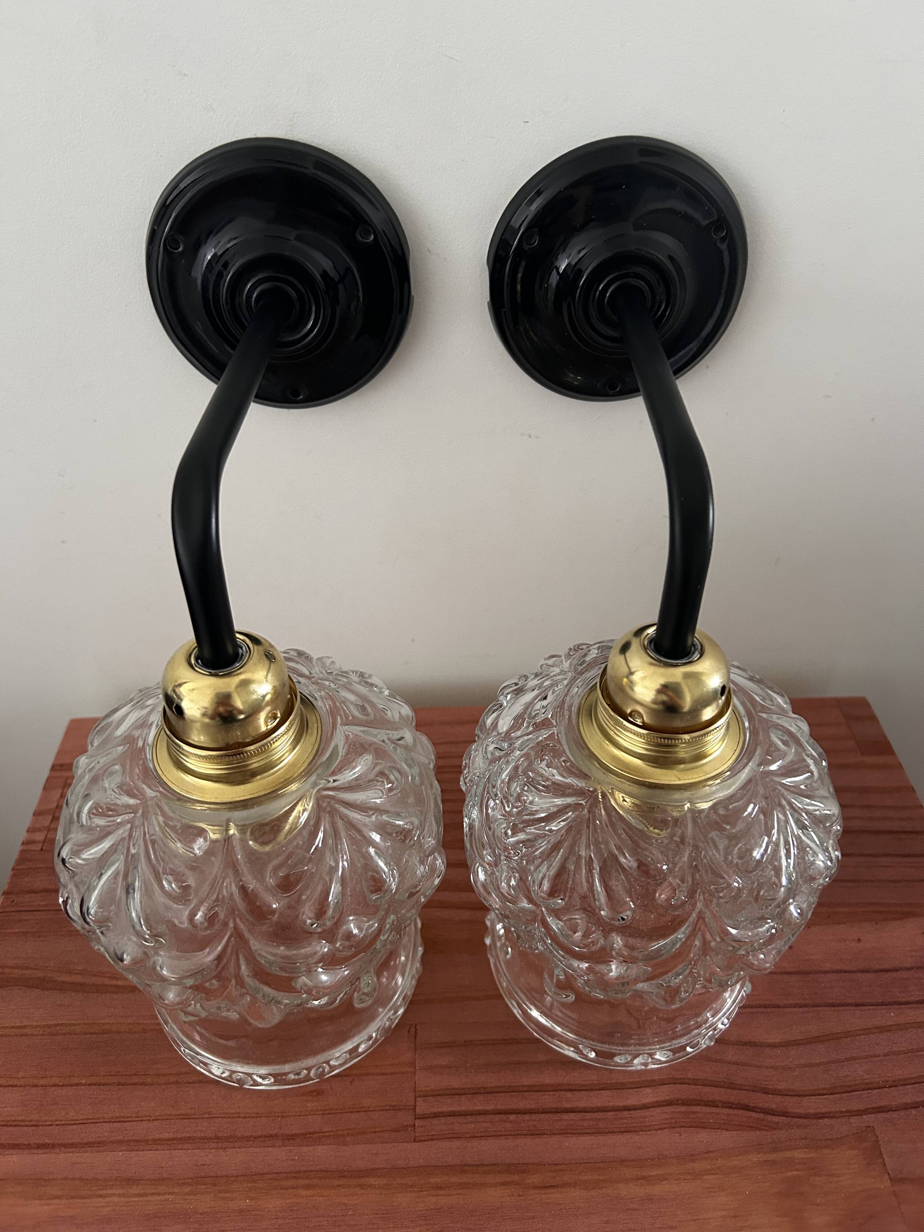 Paire d’appliques murales vintage en verre ciselé