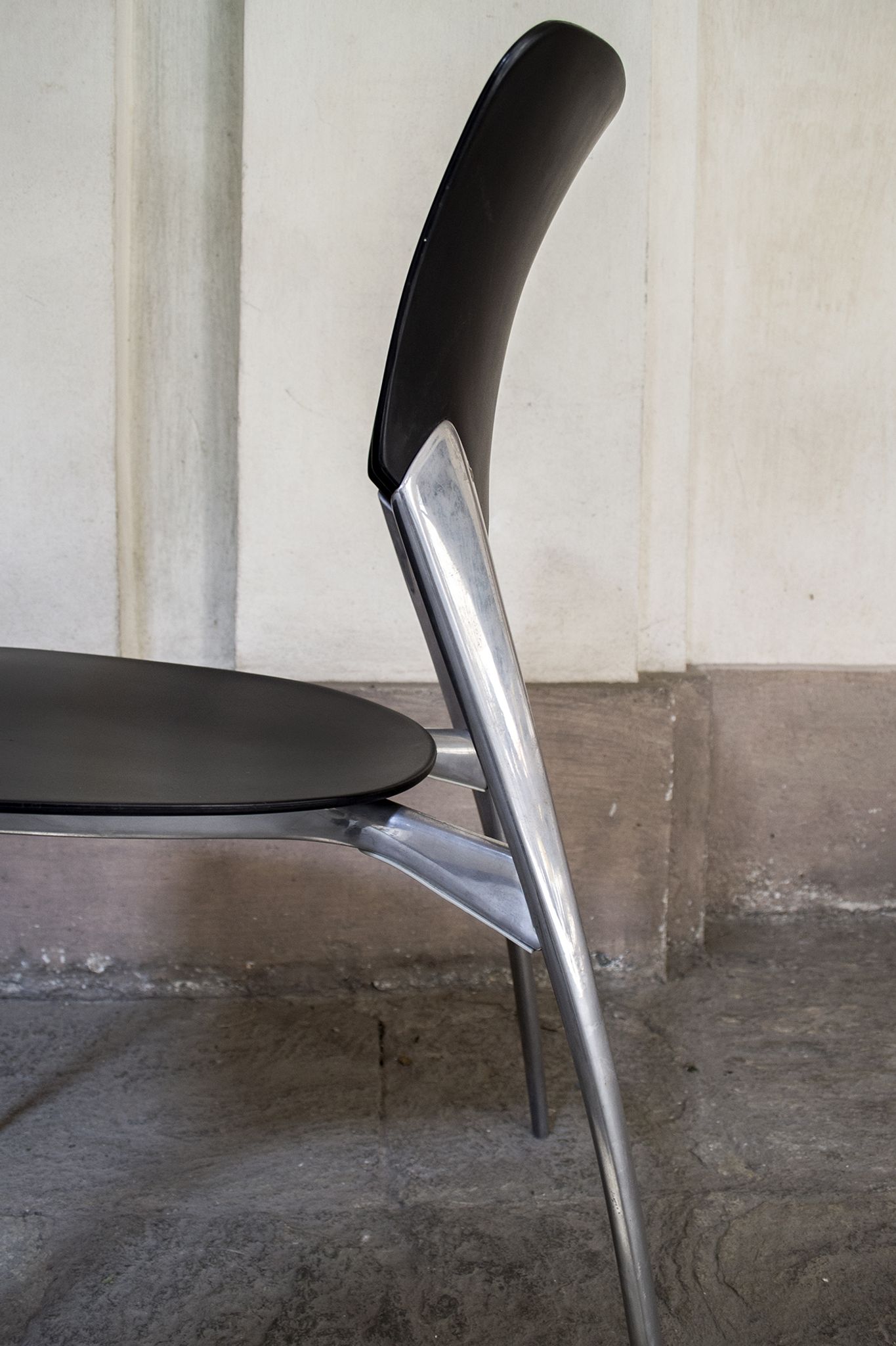 2 chaises empilablse Silla par Josep Llusca pour Driade Italia Année 1995