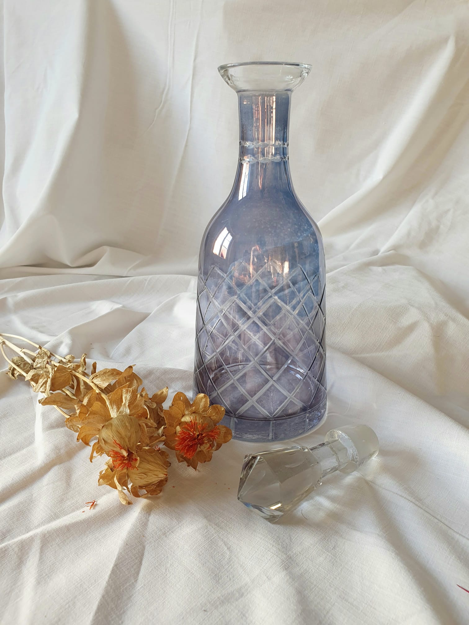 Carafe in blue chiseled glass