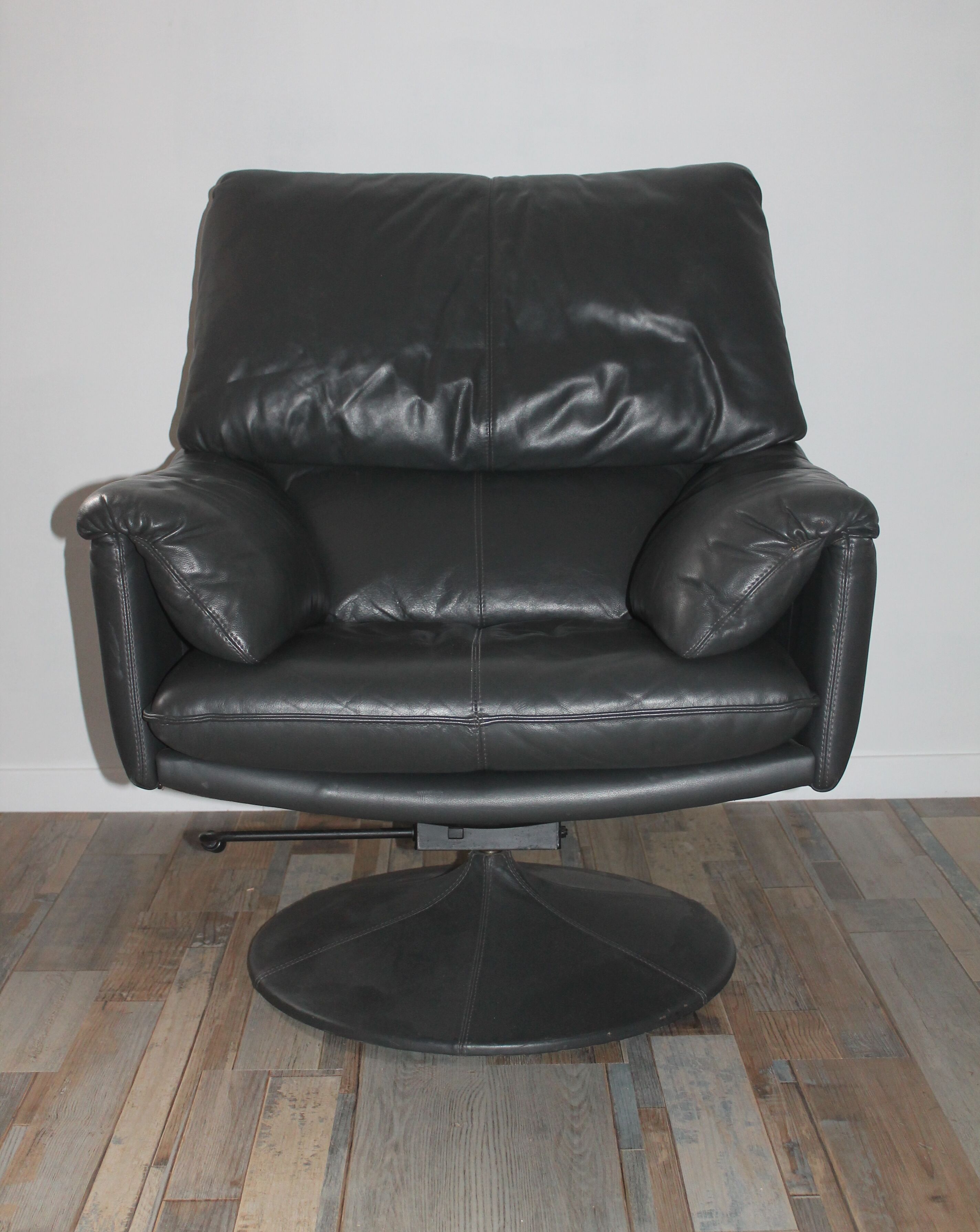 Fauteuil et ottoman cuir Leolux par Axel van Enthoven