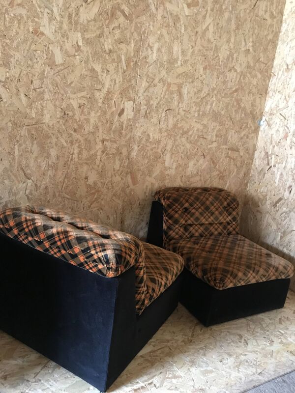 Paire de chauffeuses vintage pop 1970-1980