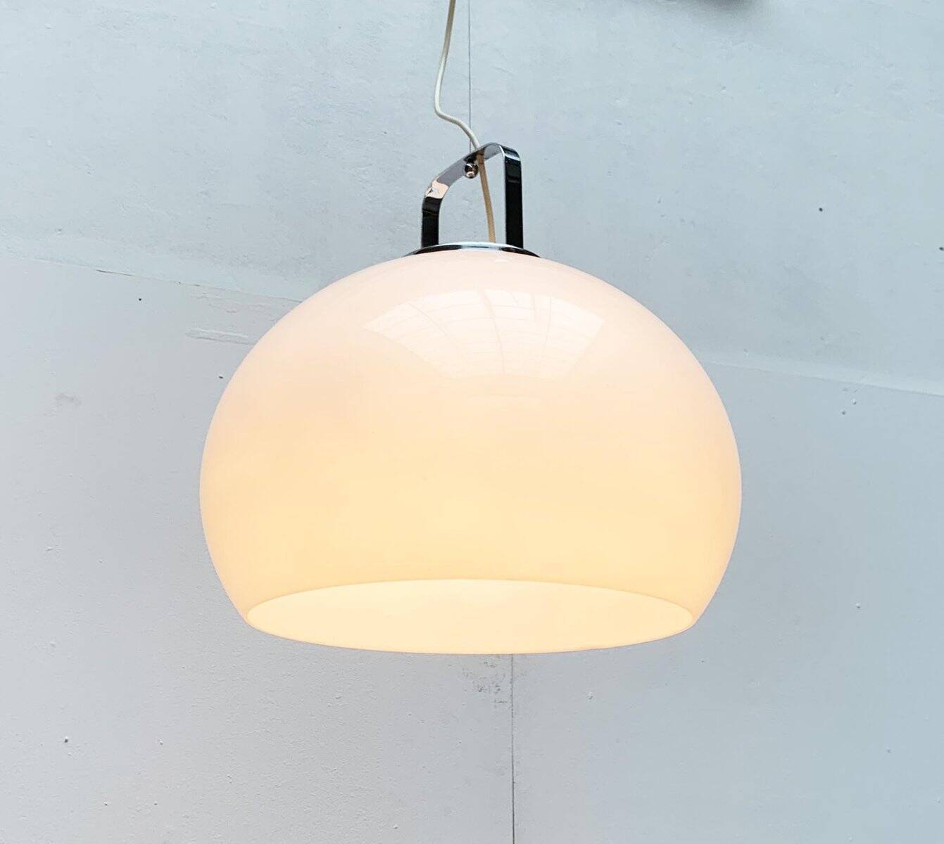 Zurich suspension lamp from the Italian space age of the mid-century by Luigi Massoni for Guzzini.