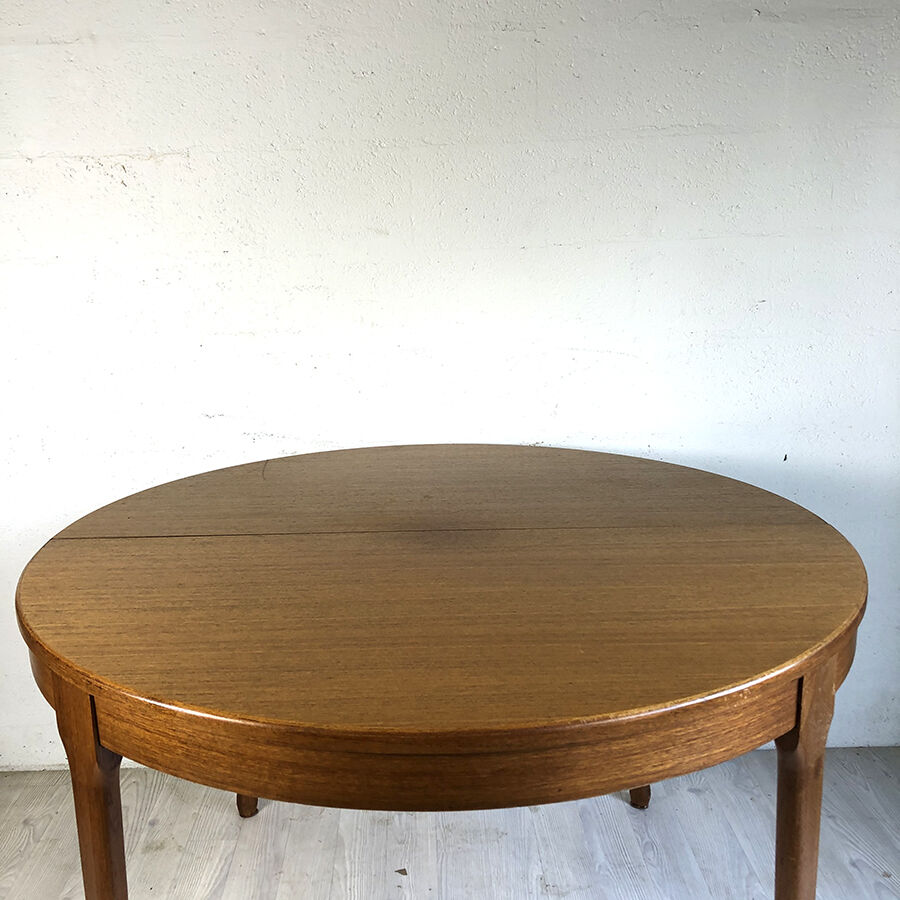 Table ronde par Niels Otto Moller en teck