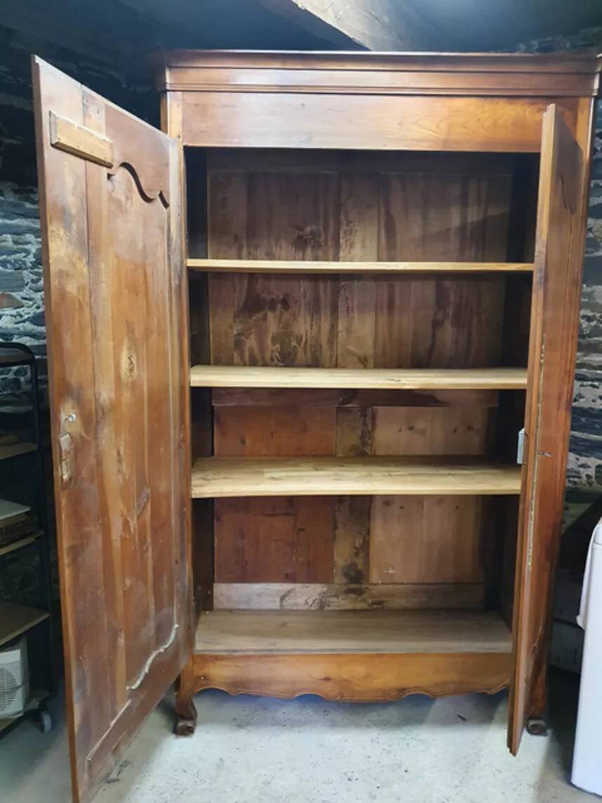 Armoire en merisier patine caramel