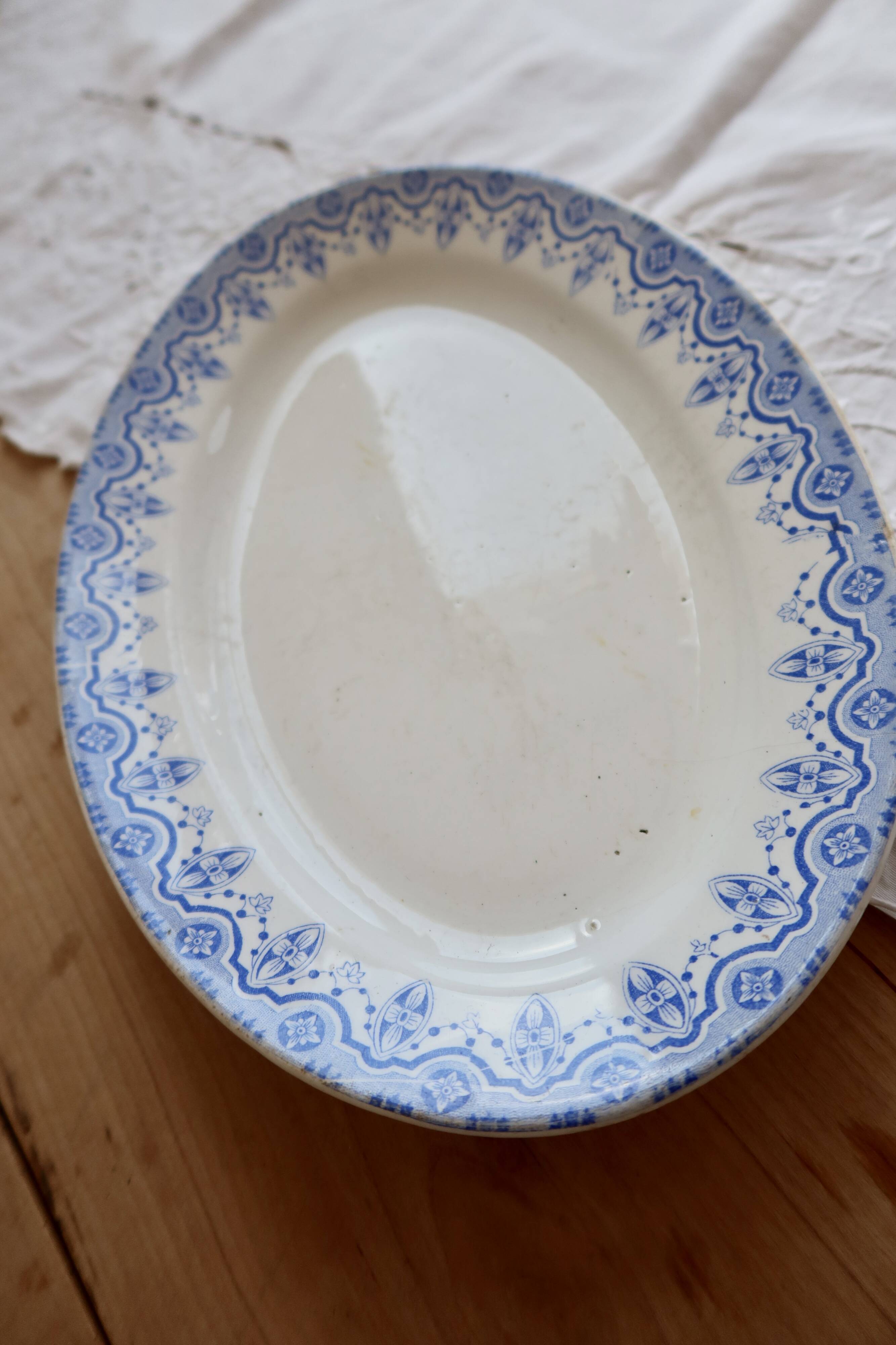 Antique oval plate, ironstone Boch La Louvière Clara.