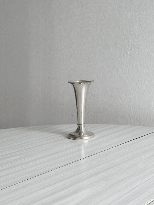 petit vase en métal argenté ancien