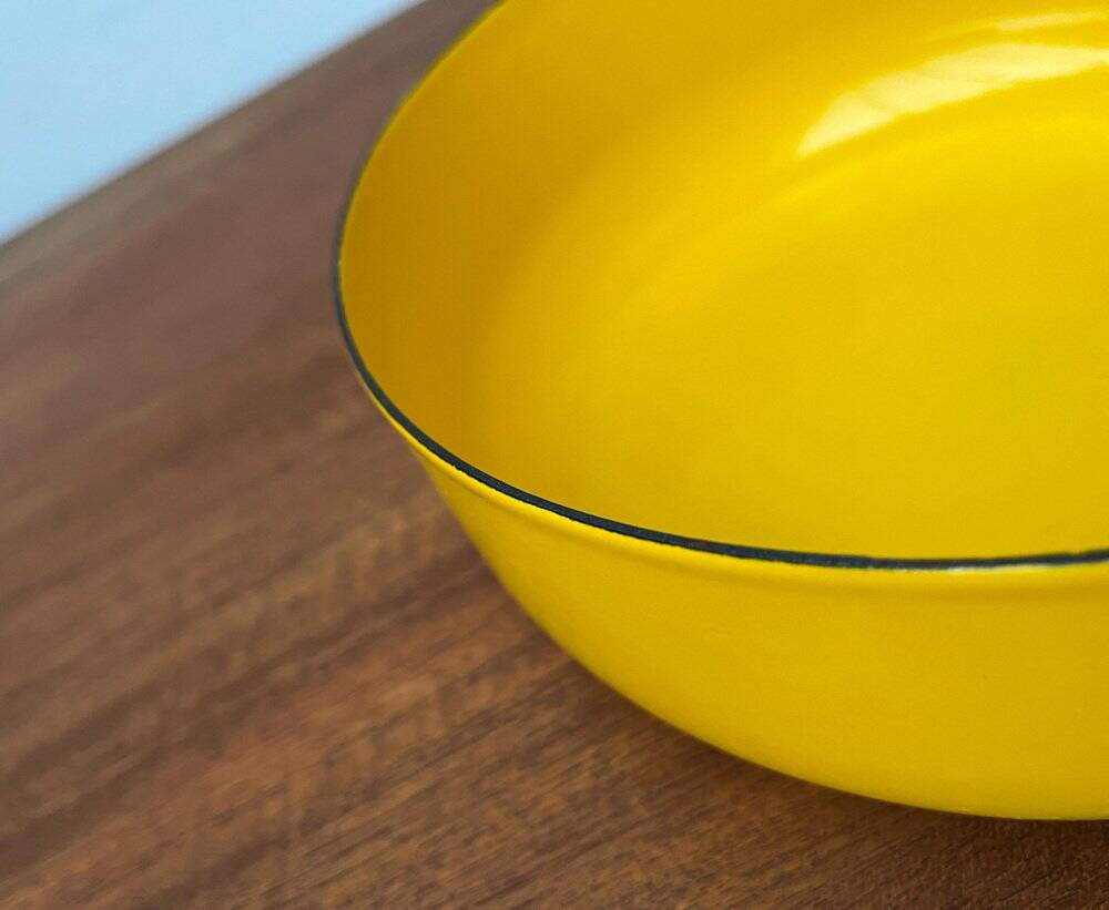 Yellow enamel bowl mid-century by Kaj Franck for Wärtsila Arabia, Finland, 1960s.
