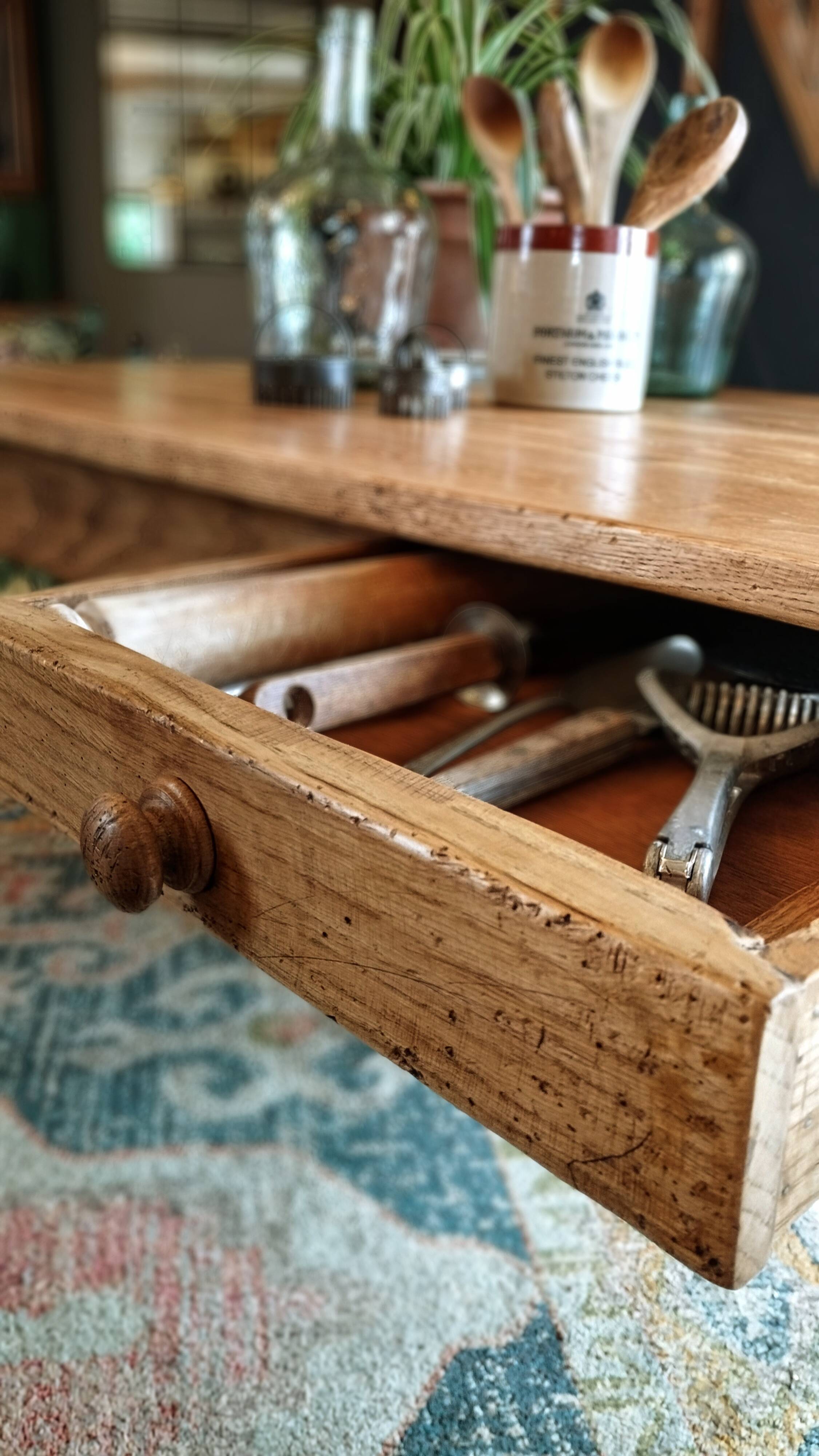 Table de ferme en chêne massif patiné 190 cm x 80 cm