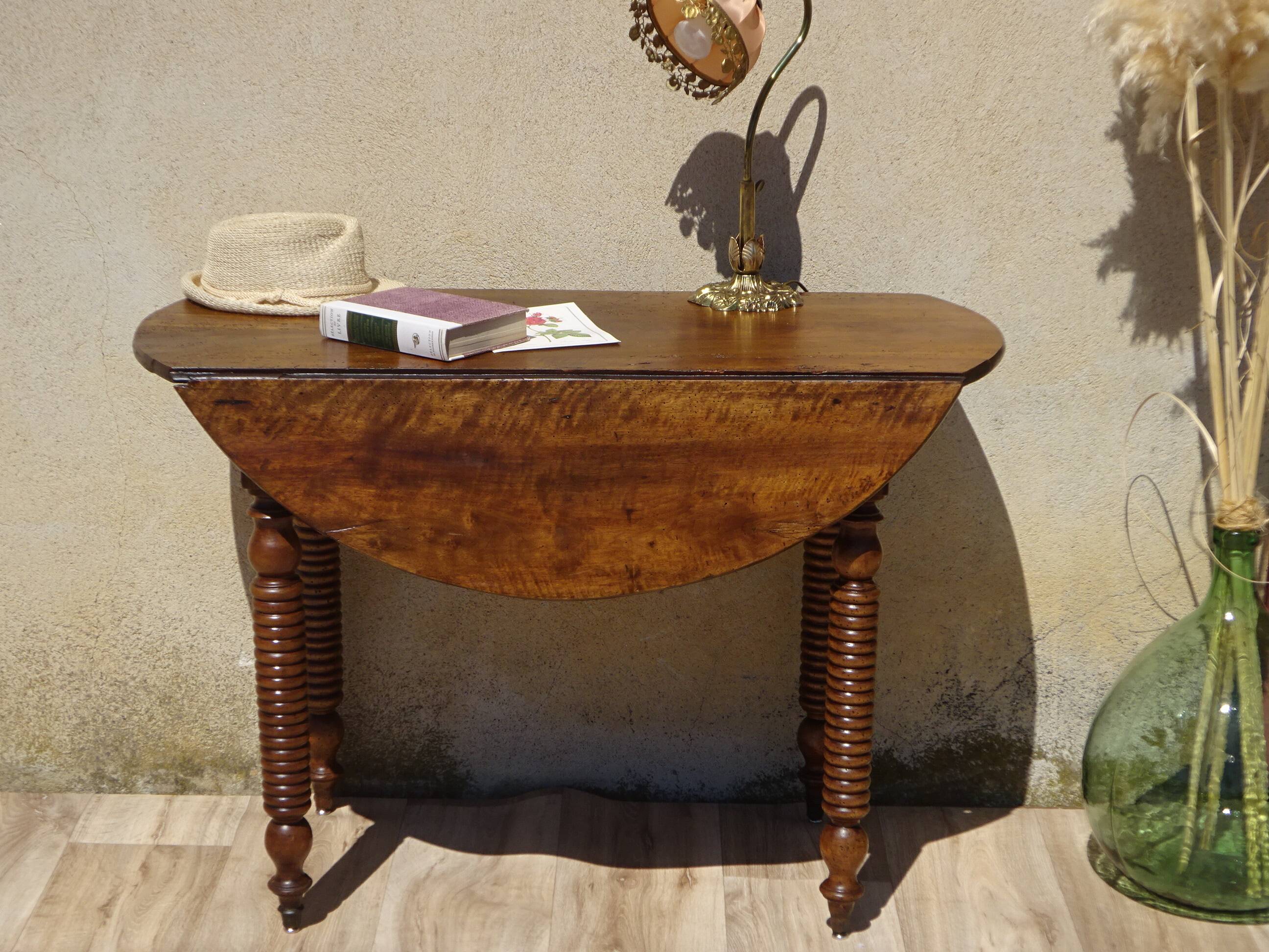 Drop-leaf table, honey-spoon-shaped legs