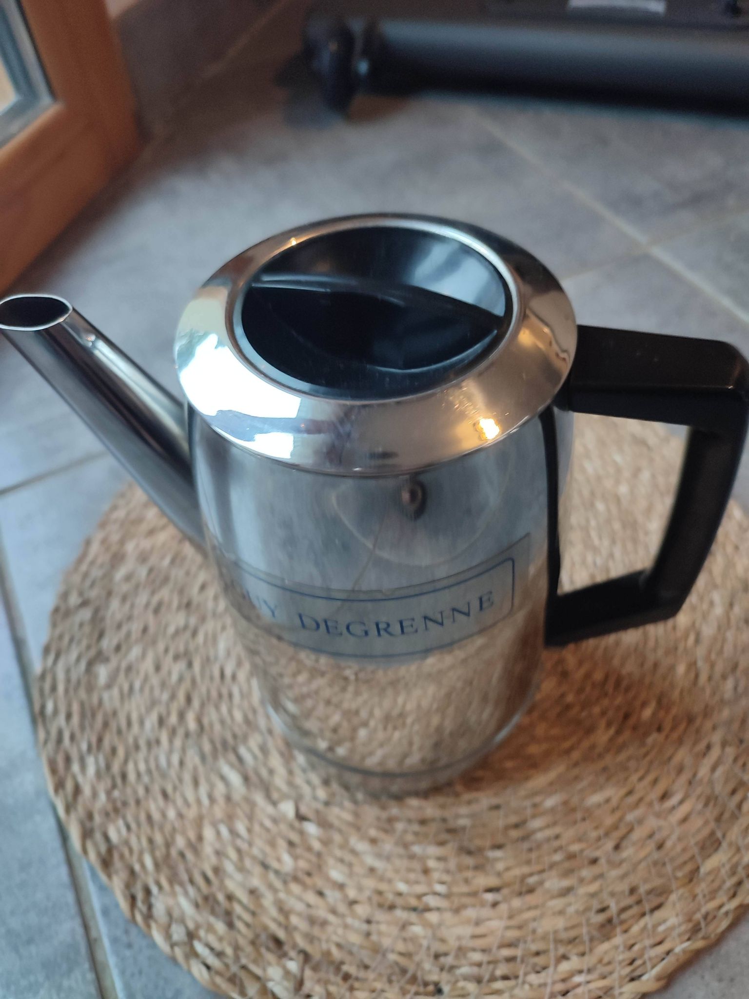 Magnificent stainless steel teapot by Guy Degrenne made in France.