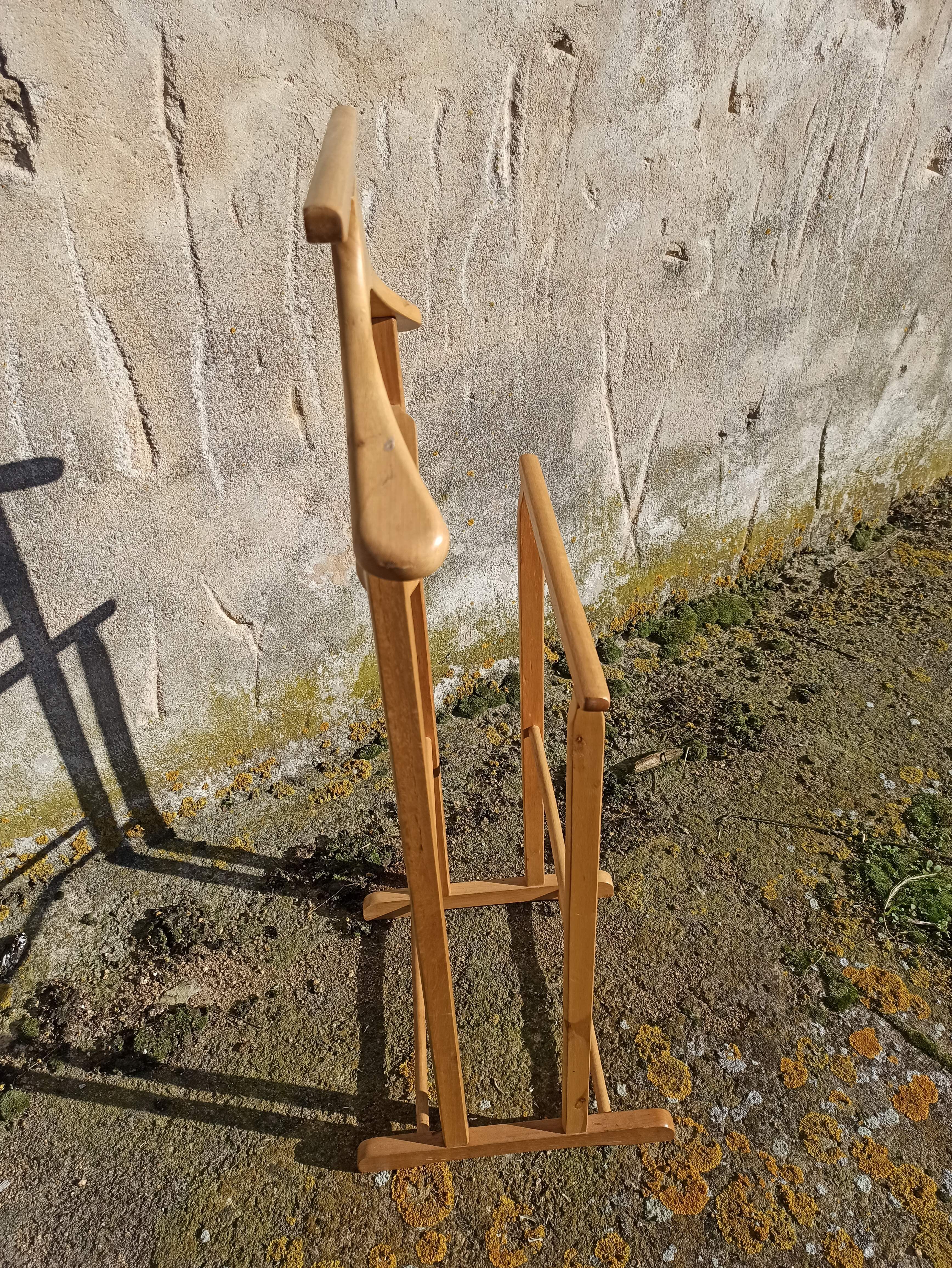 Valet 2 bedrooms wooden coat rack