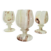 Trois bougeoirs en onyx, années 70