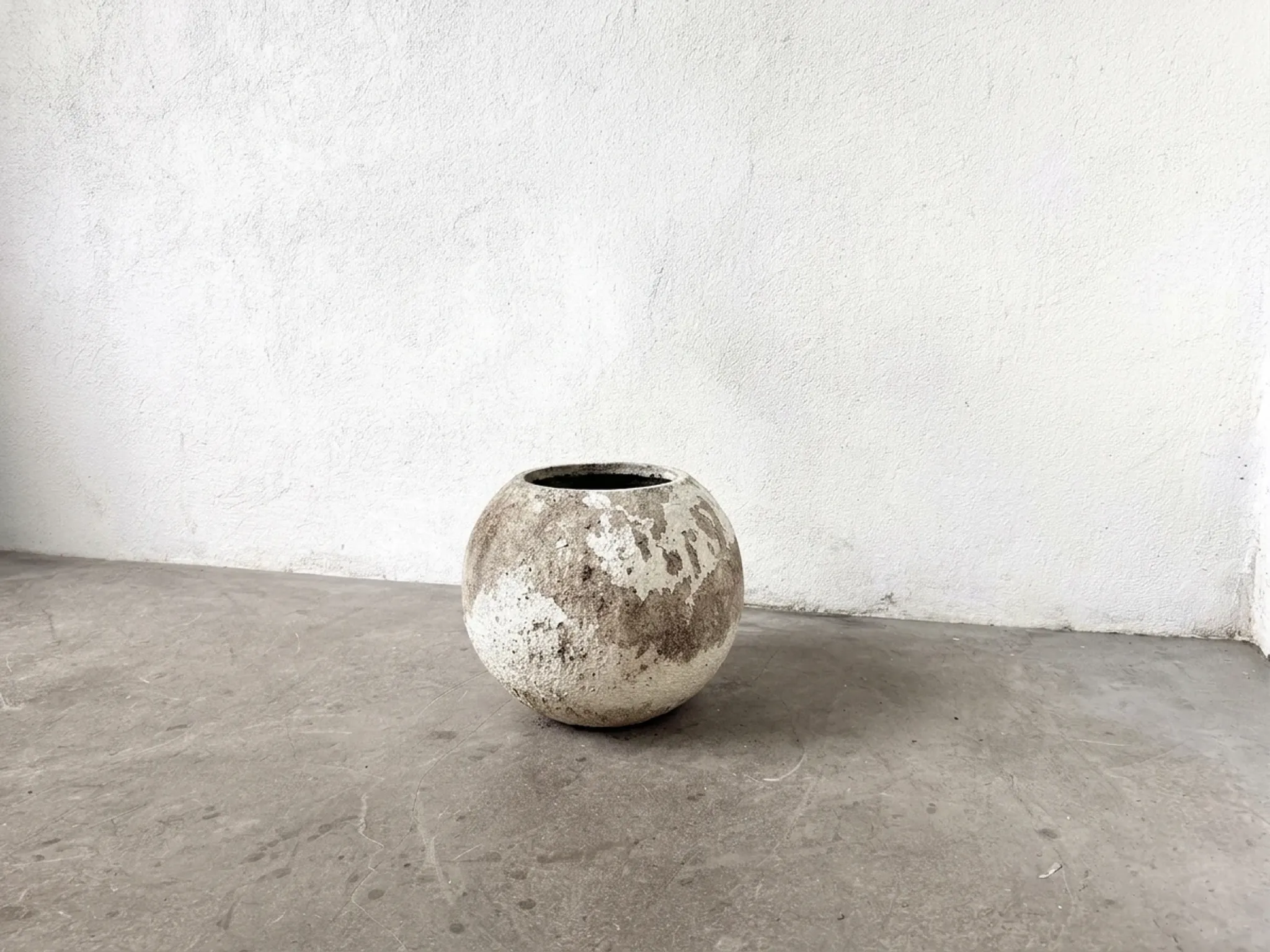 Spherical fibreglass planter, DLG Willy Guhl, 1960s
