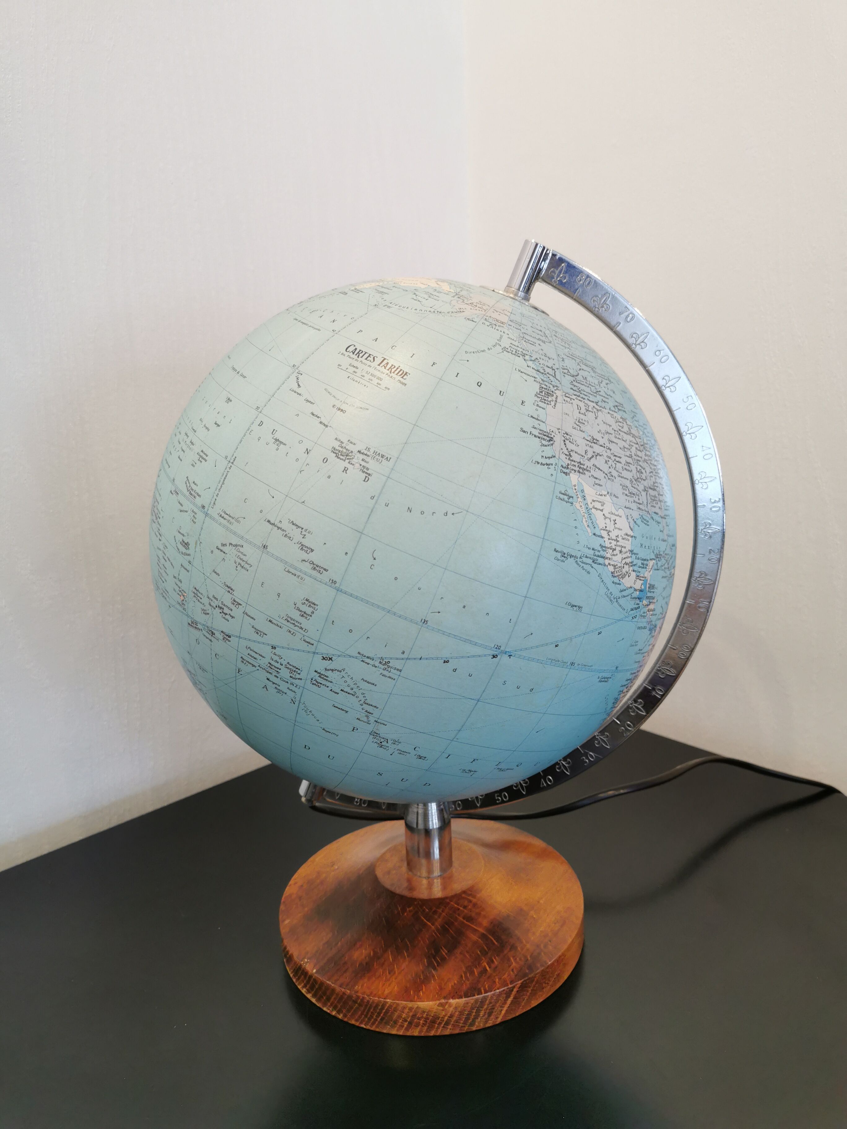 Vintage Globe of French brand Taride