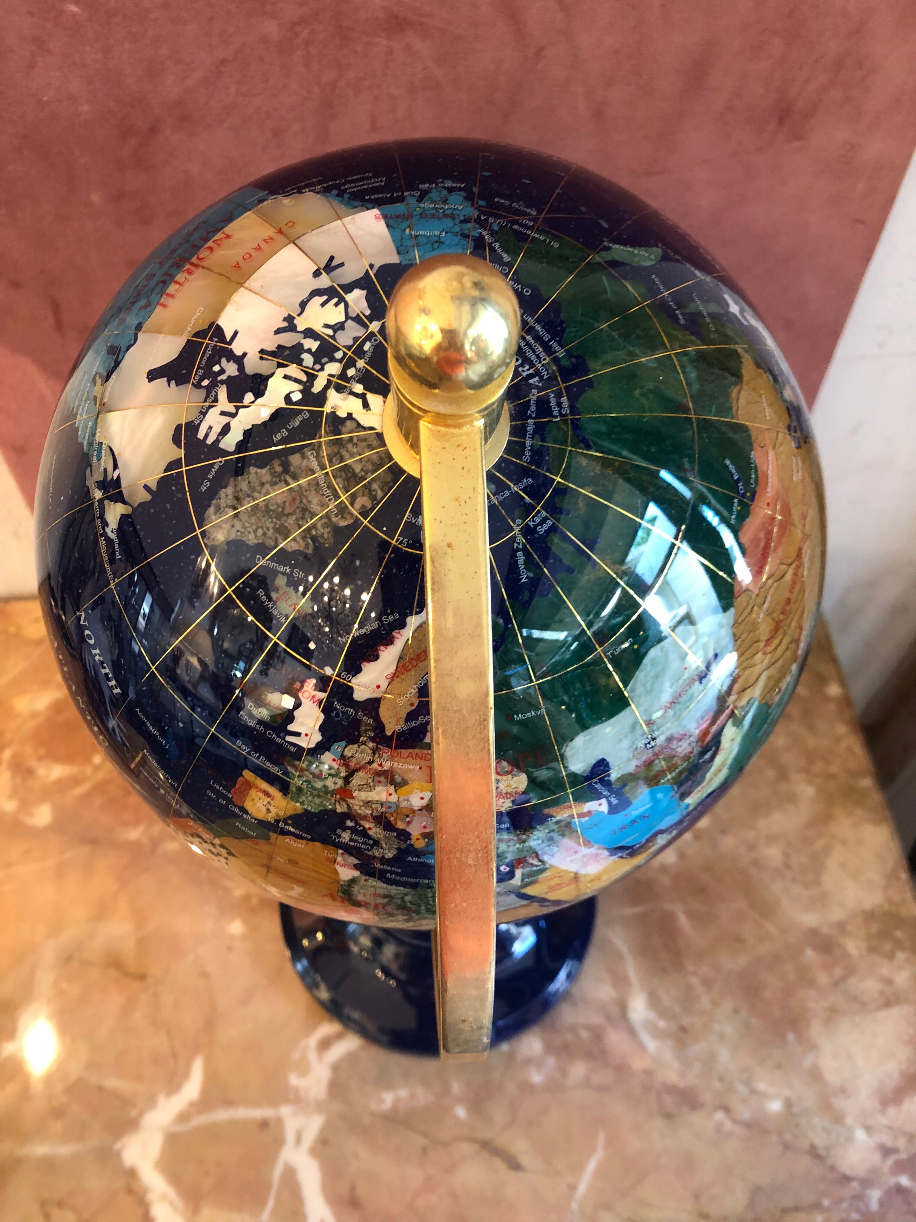 Globe terrestre g.e.m in lapis, hard pierres and motherpearl