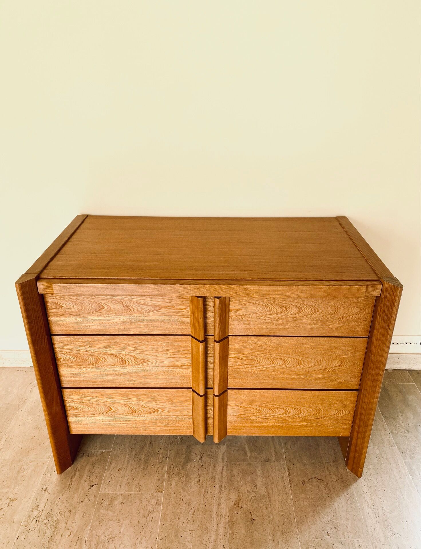 Commode moderniste années 70/80 en merisier plaqué