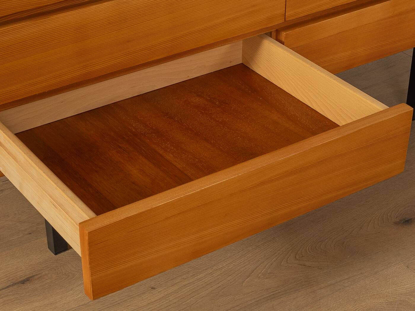 Commode des années 1960, Musterring