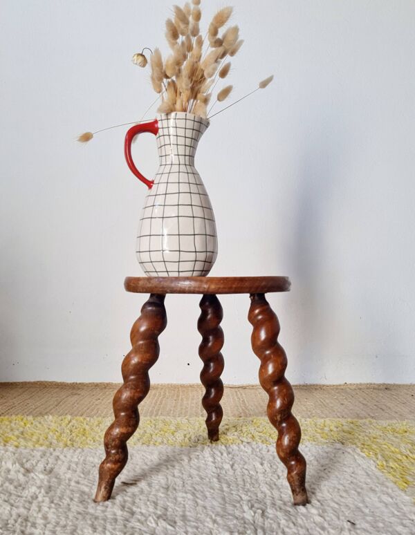 Tabouret de ferme moderniste pieds à vis