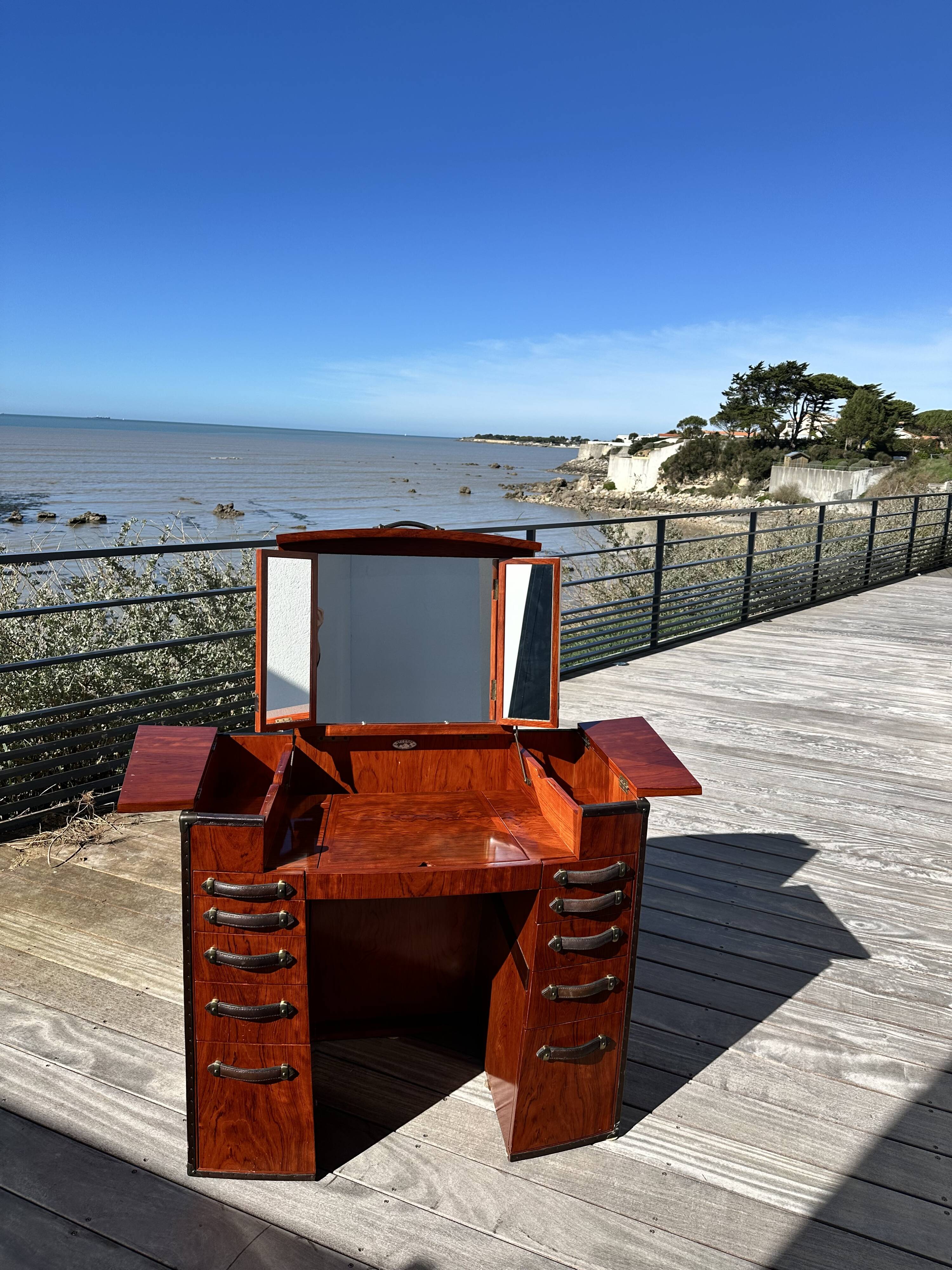 Starbay “La Désirade” exceptional dressing table – the elegance of a trunk