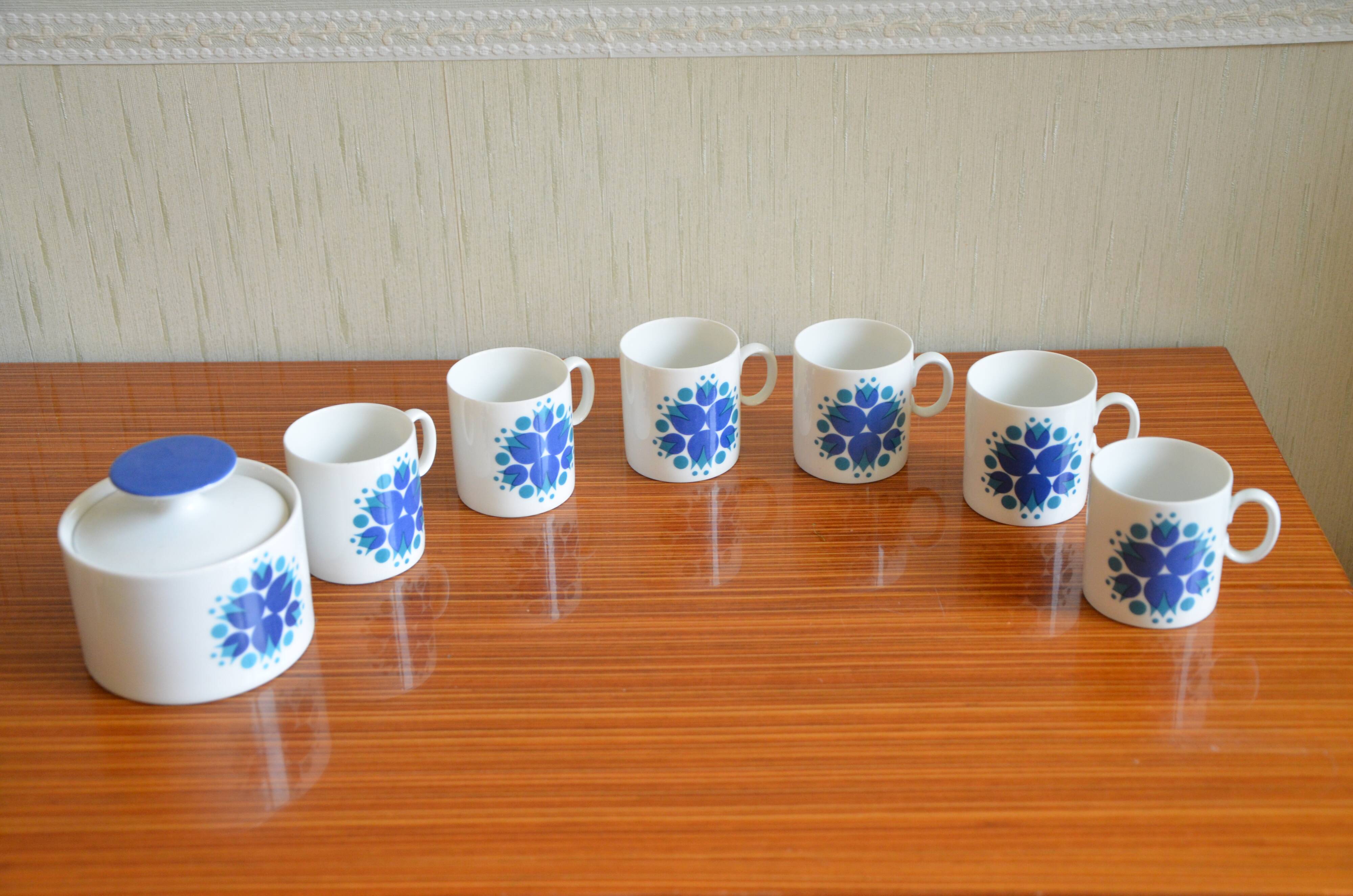 Cups and sugar from Thomas, Germany