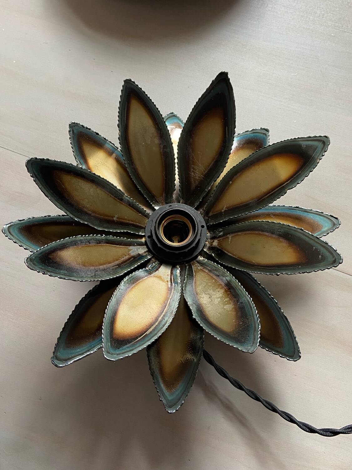 Metal flower wall light