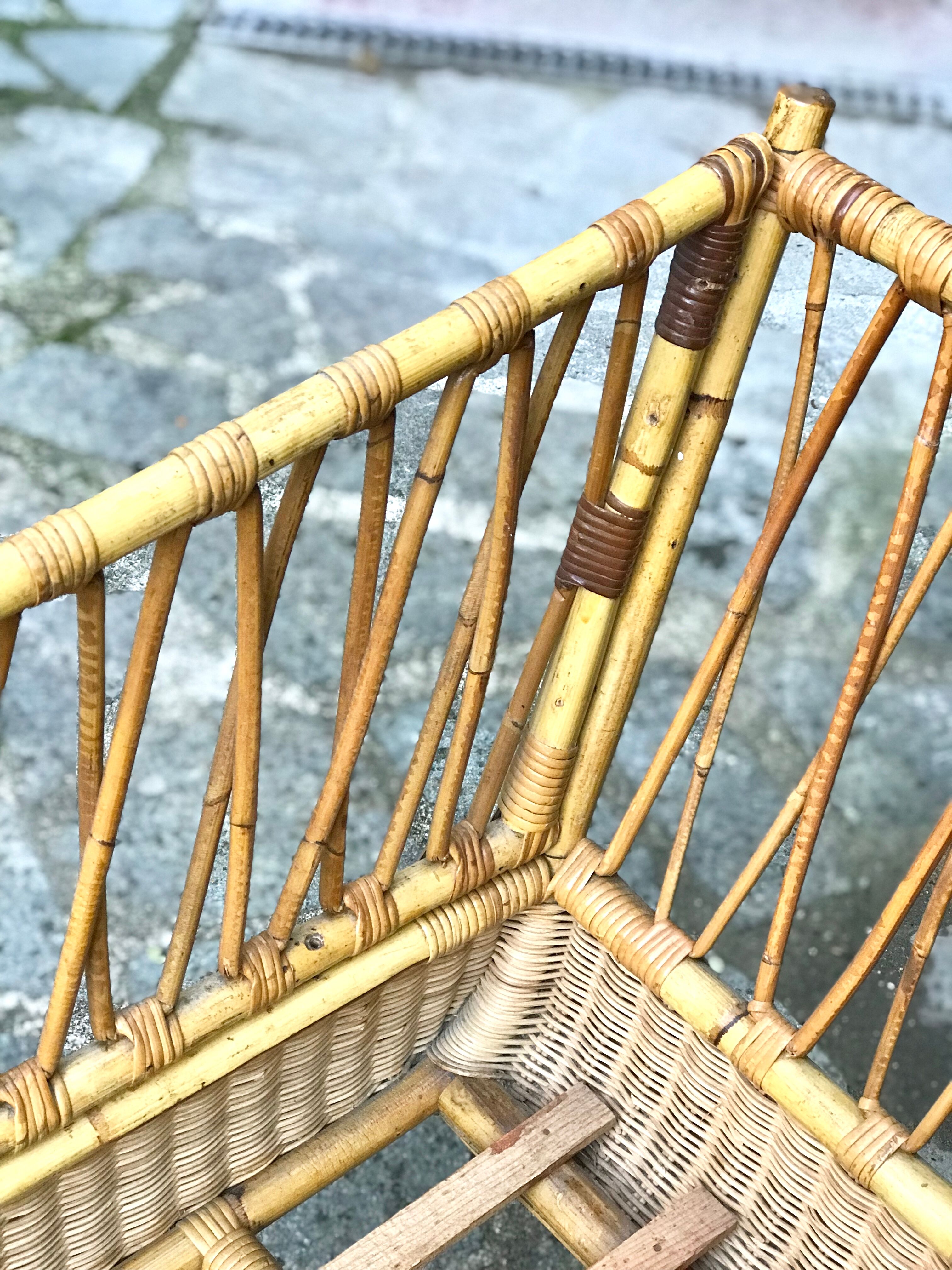 Evolutionary cradle rattan daybed