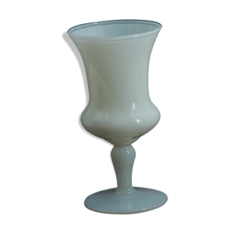 Vase en opaline