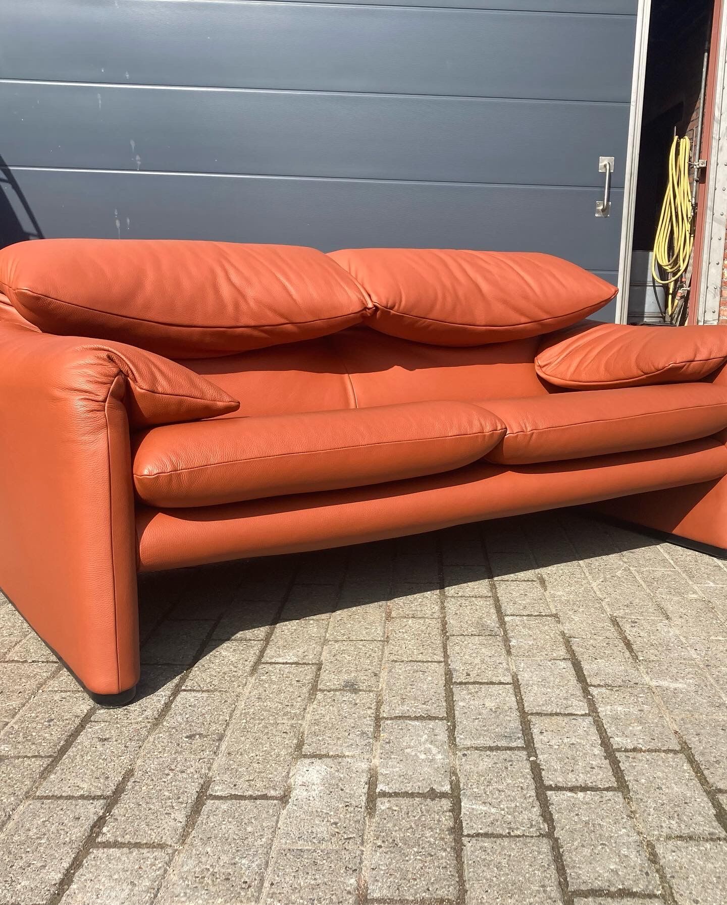Cassina Maralunga 2seater by Vico Magistretti