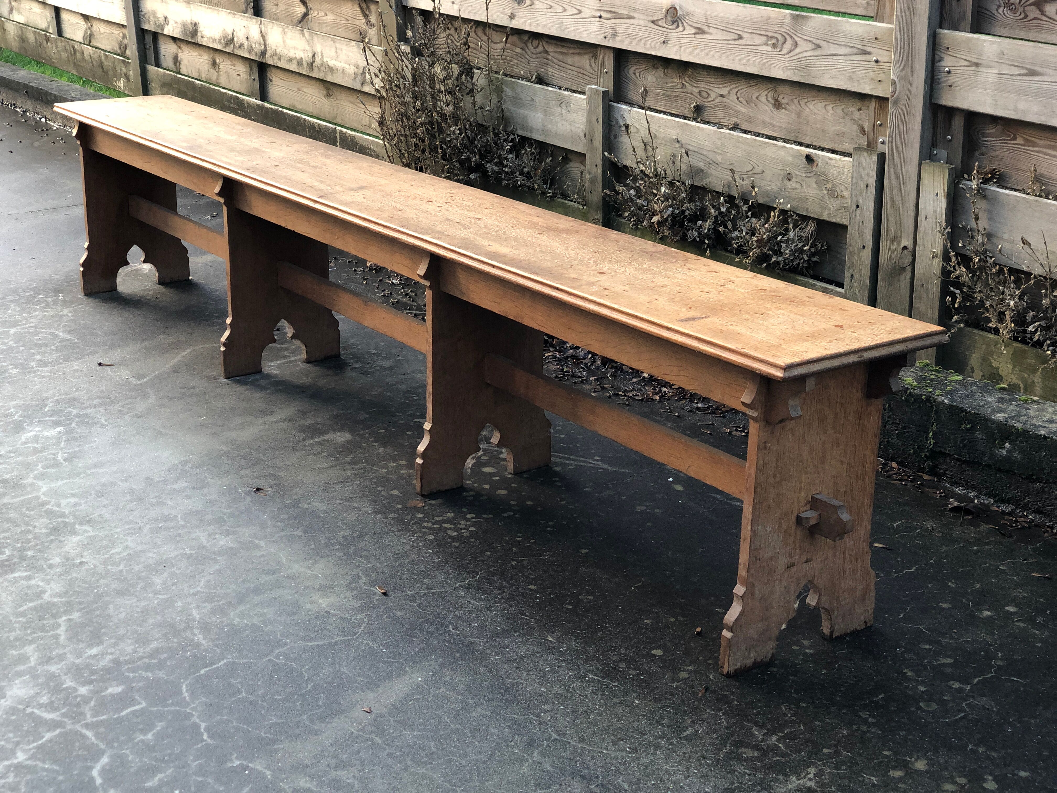 Bench in oak