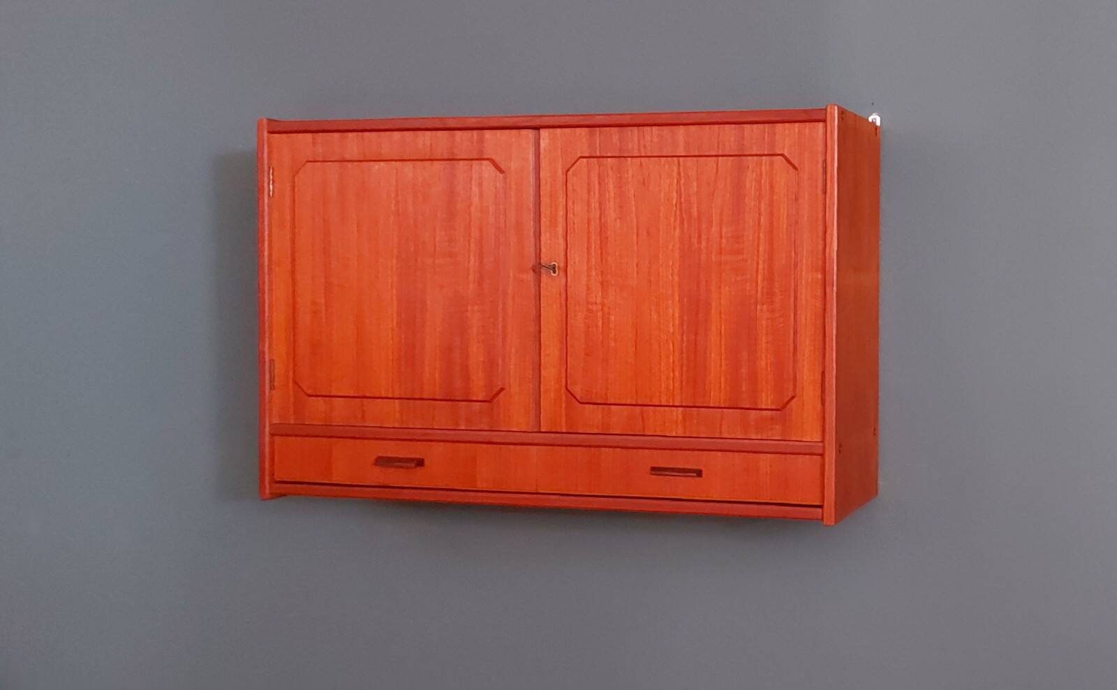 Armoire en teck, suspendue, Danemark 1960