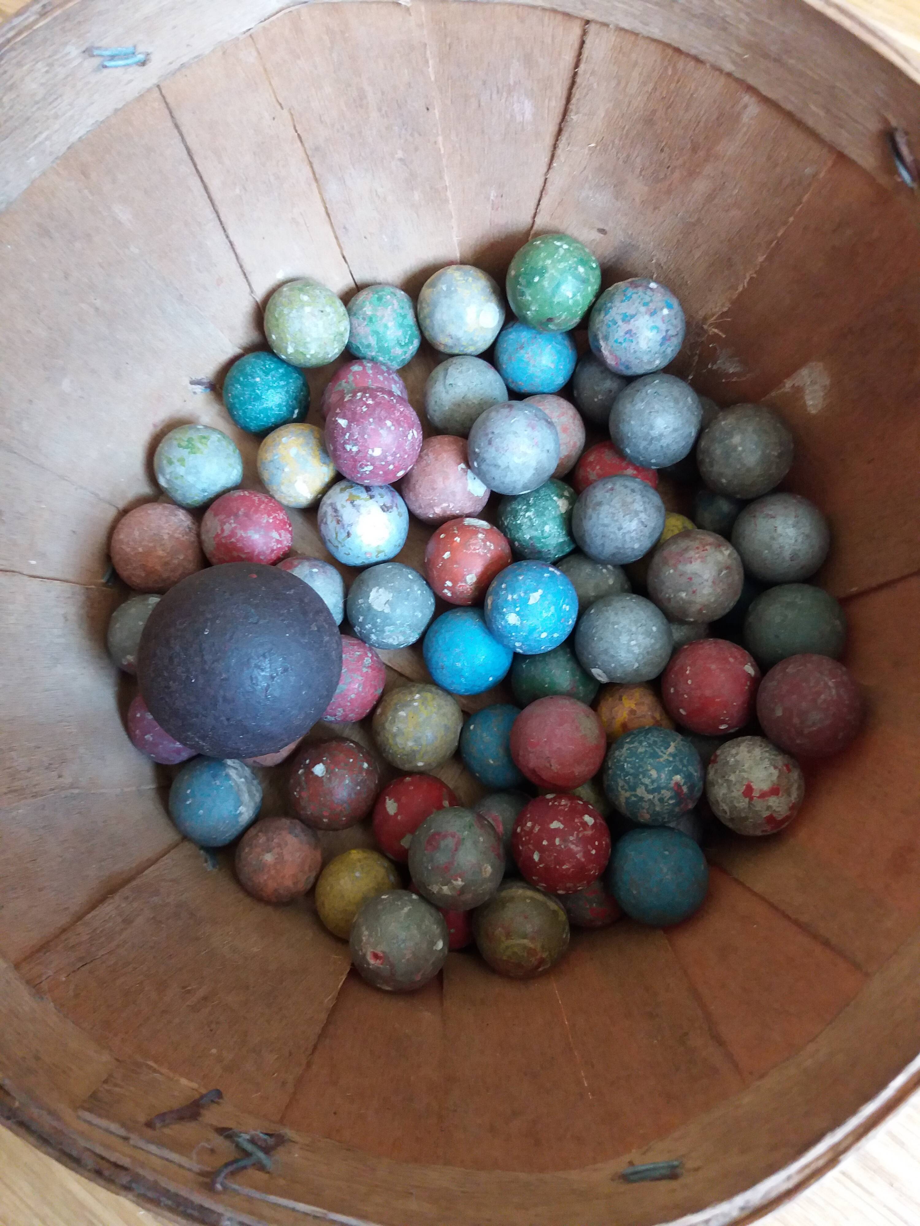 70 terracotta balls and a metal calot