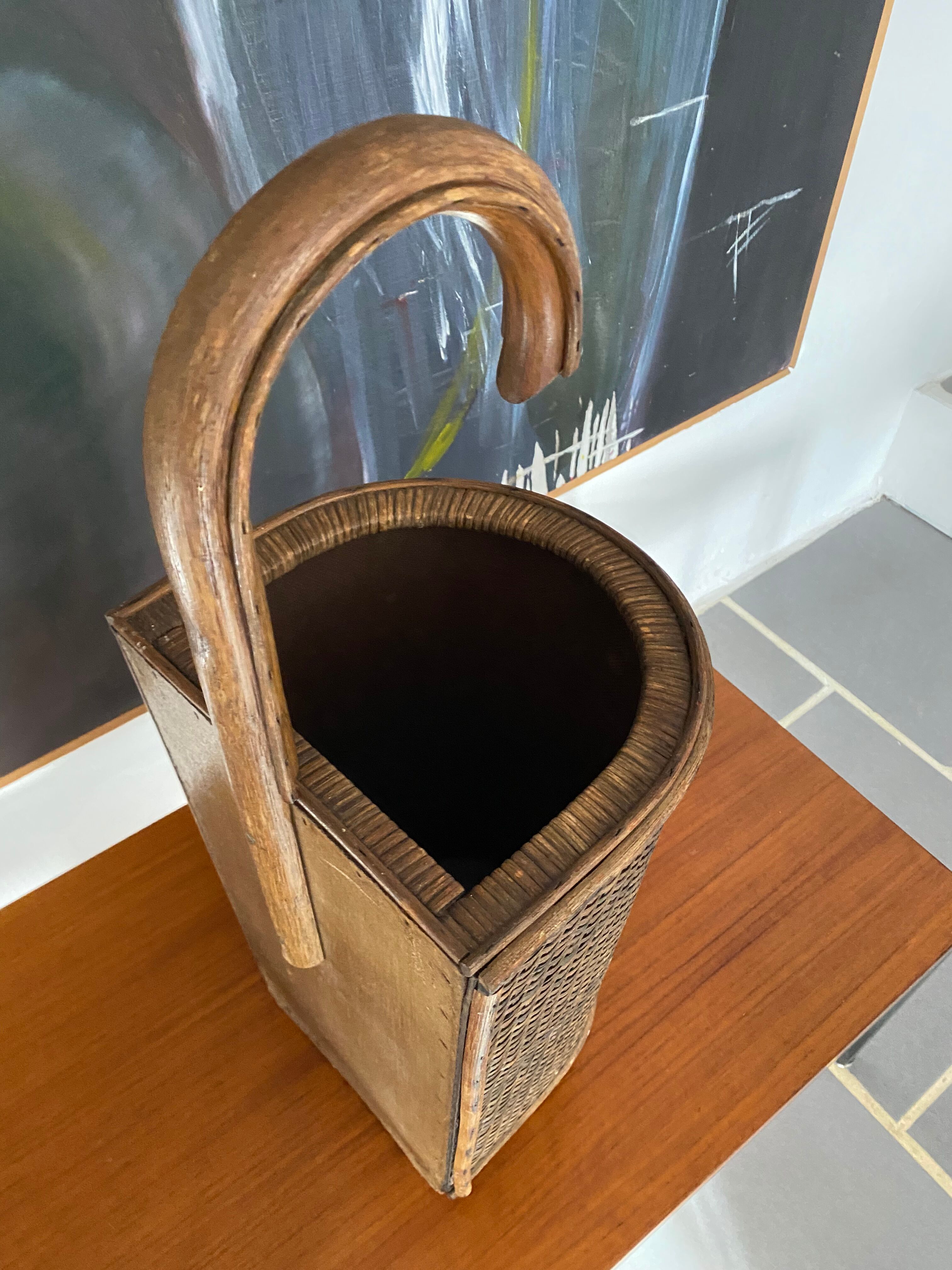 Vintage rattan umbrella door