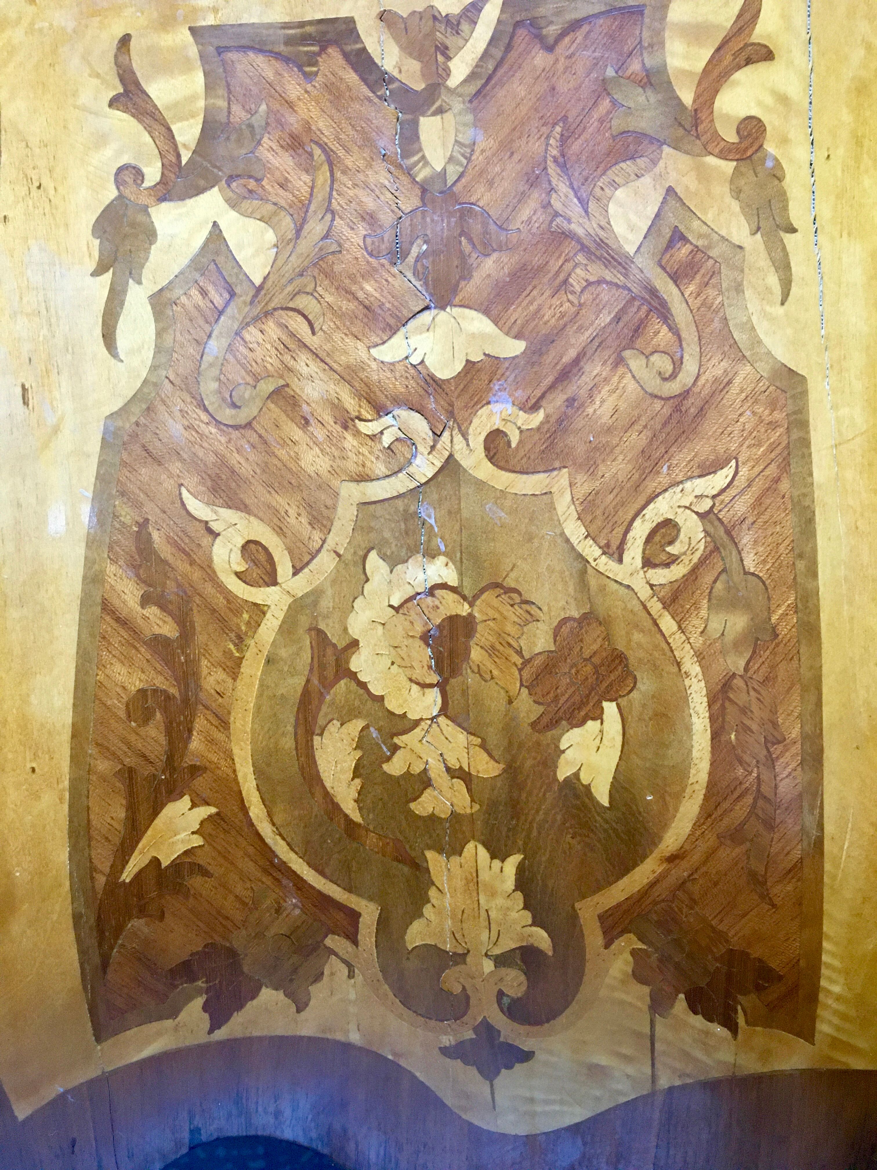 Curved commodus, tomb, Louis XV style, in marquetry, 3 drawers