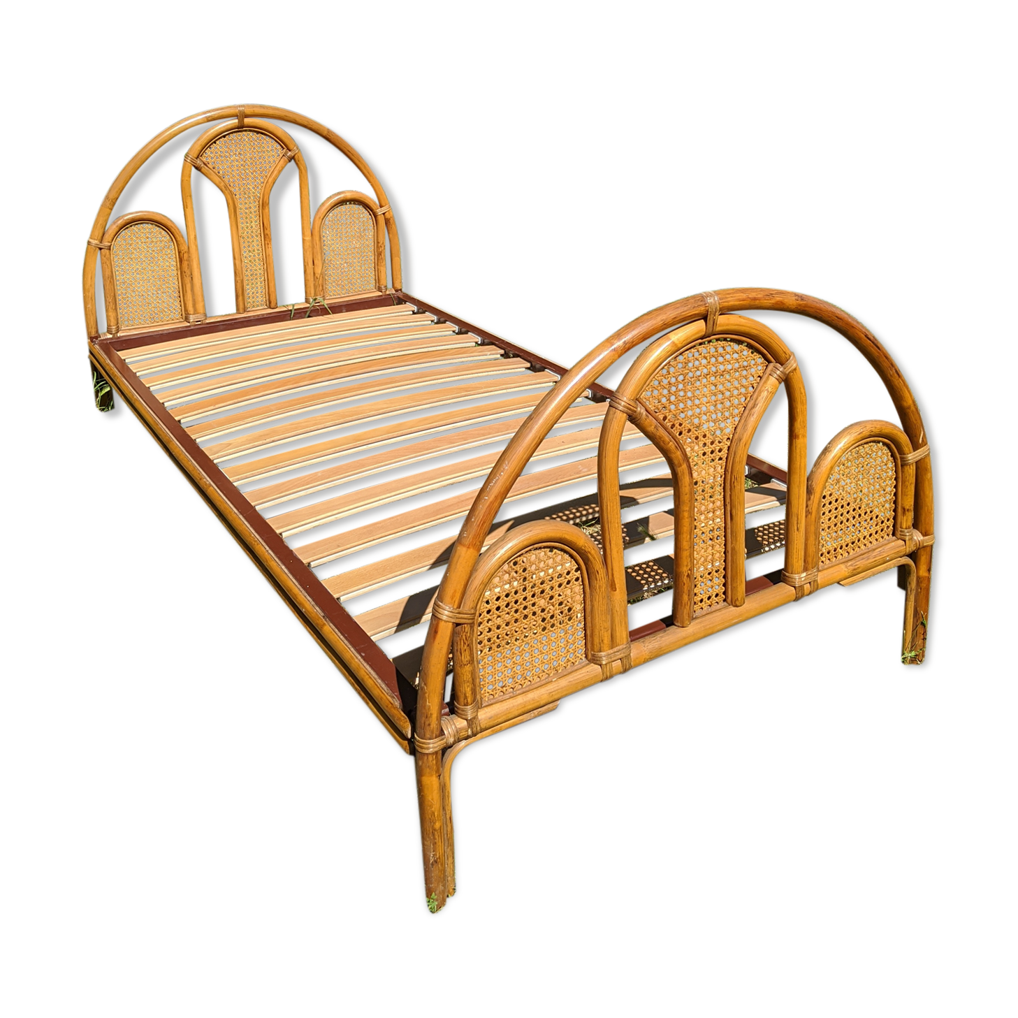 Old rattan bed 1 place