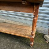 Tailor's table / cloth merchant's table