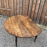 Rustic round table salon