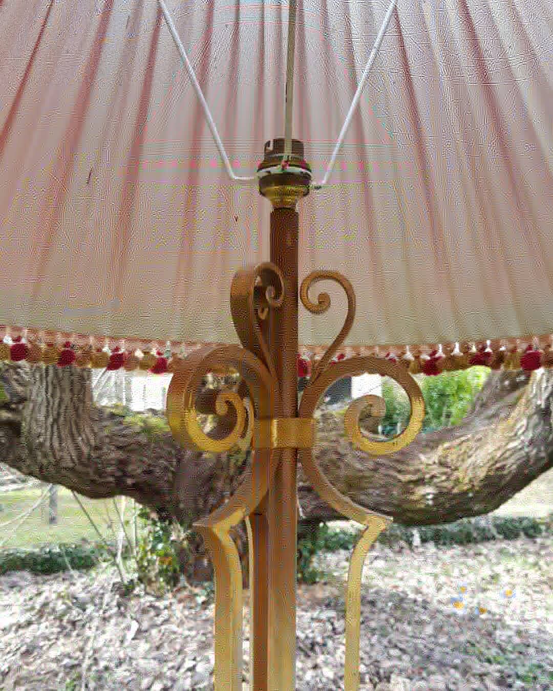 Art de wrought iron lamppost