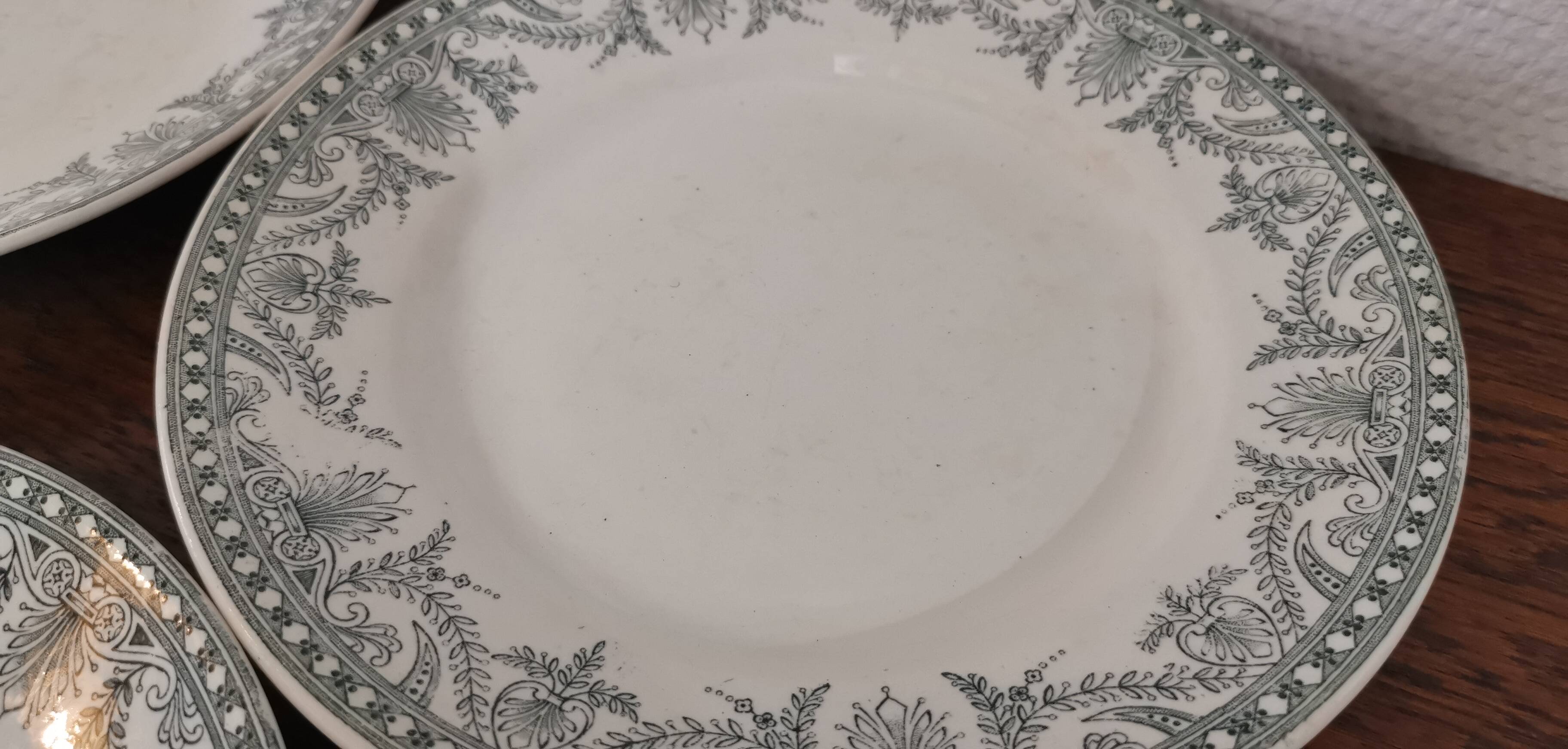 Set of 4 flat plates Terre de Fer Moulin des loups and WILBUR hamages