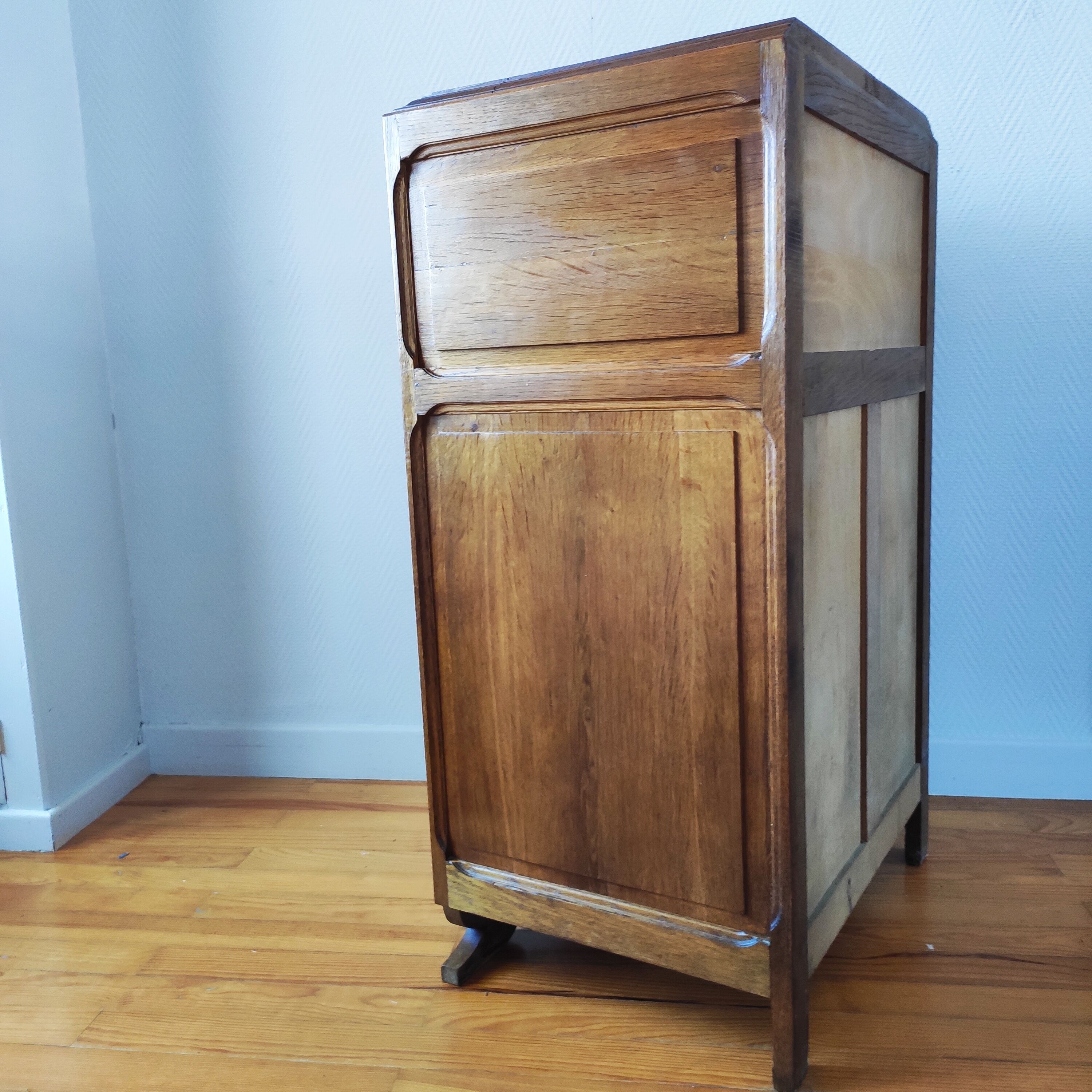 Art Deco oak chest of drawers