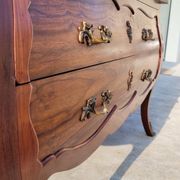 Commode galbée de style Louis xv en acajou
