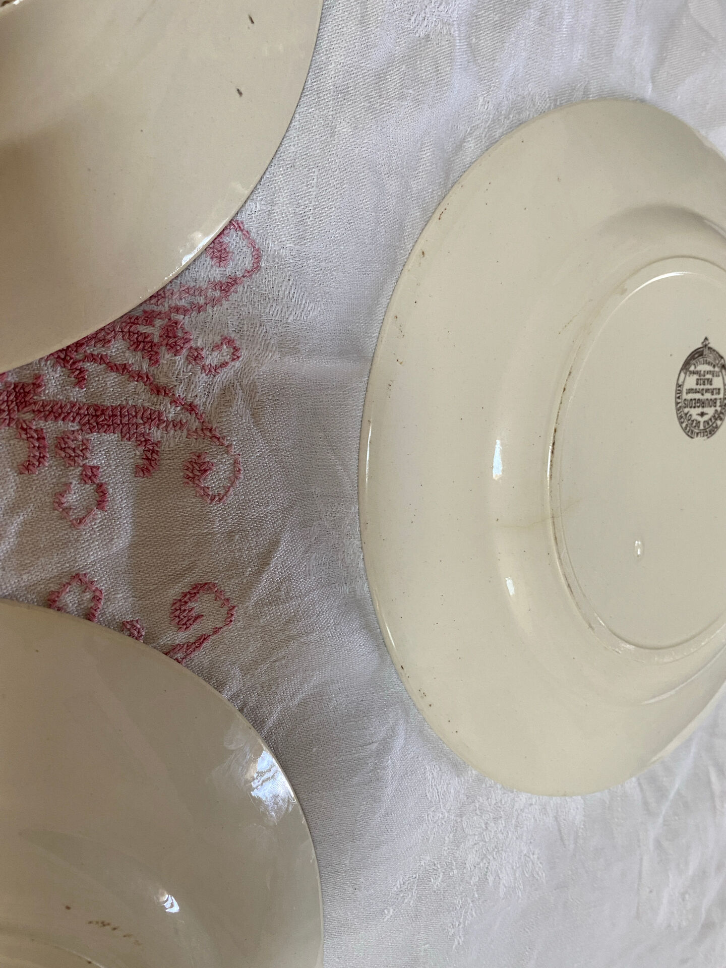 Set of 3 flat plates in polychrome ironstone E. Bourgeois